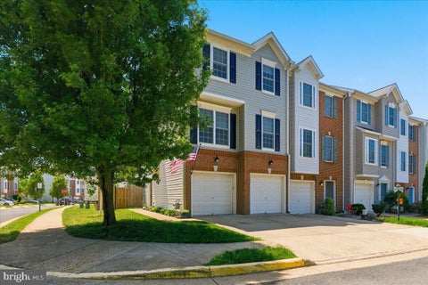 Townhouse For Sale - 8928 Brewer Creek Place<br/> MANASSAS, VA 20109