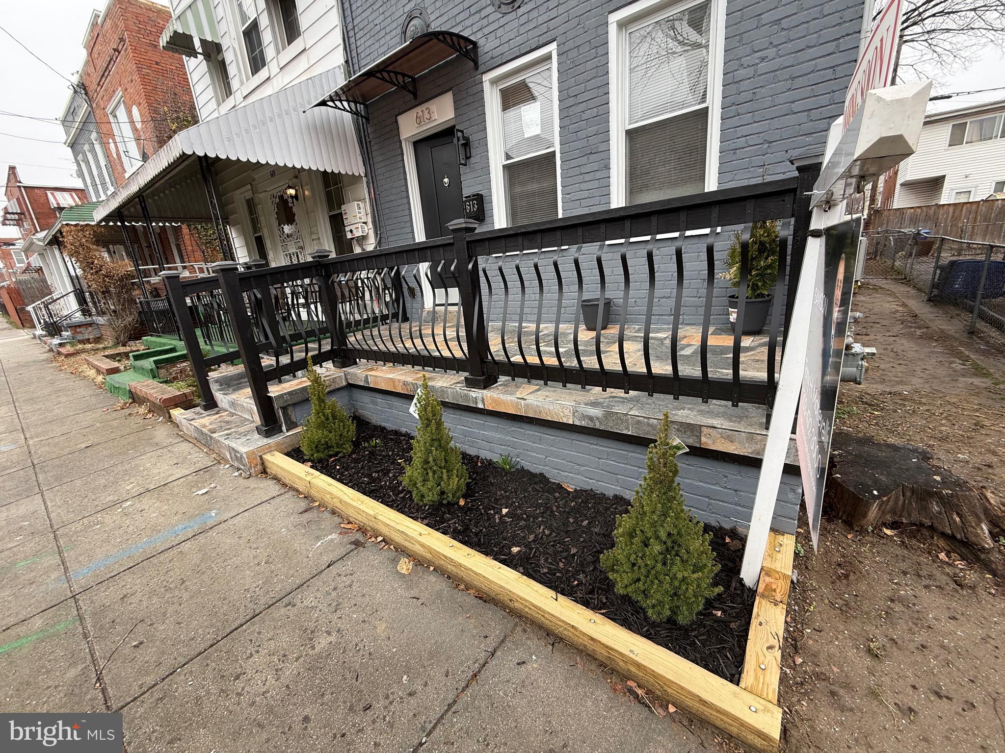 613 ROXBORO PLACE NW