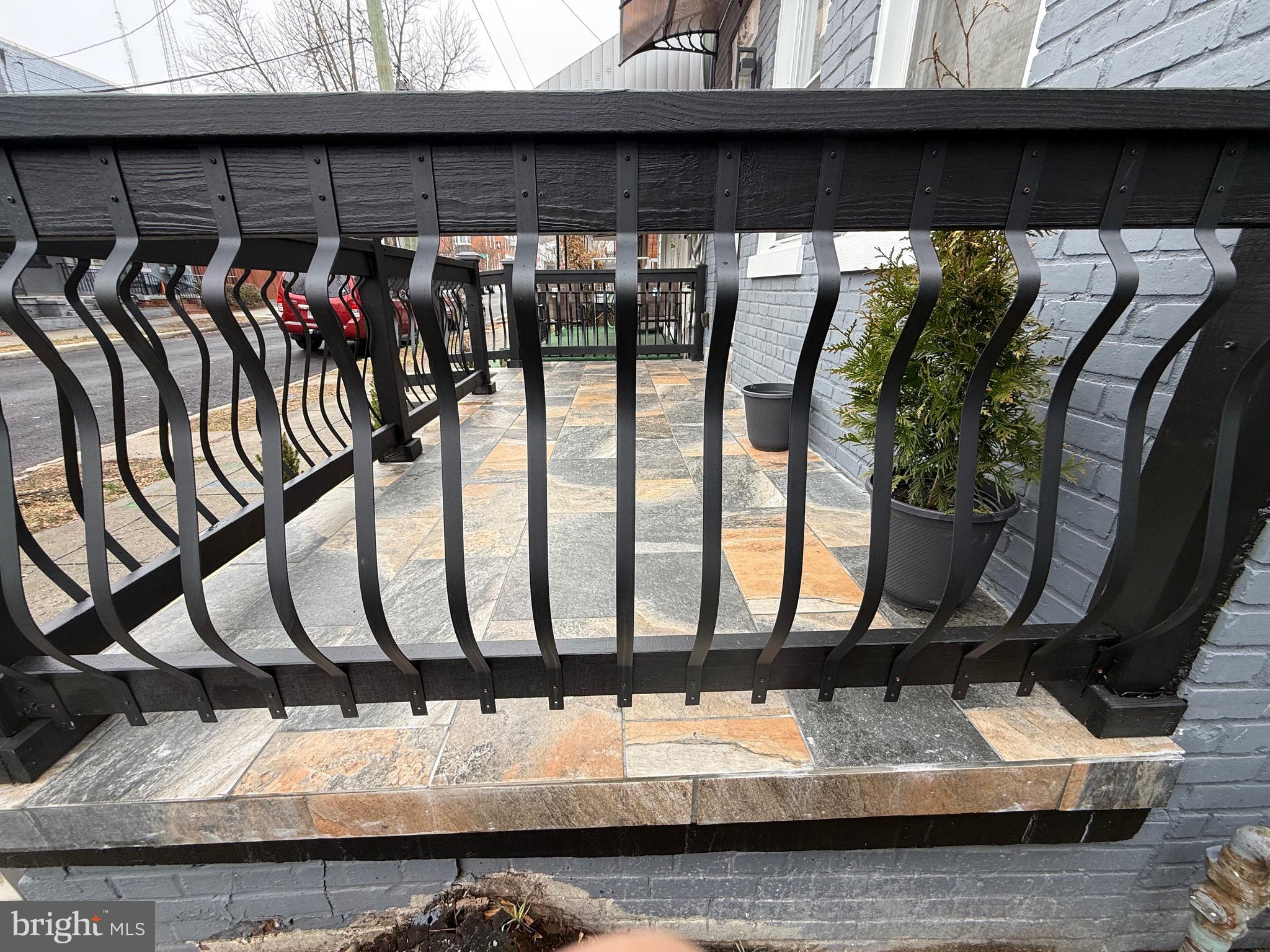 613 ROXBORO PLACE NW