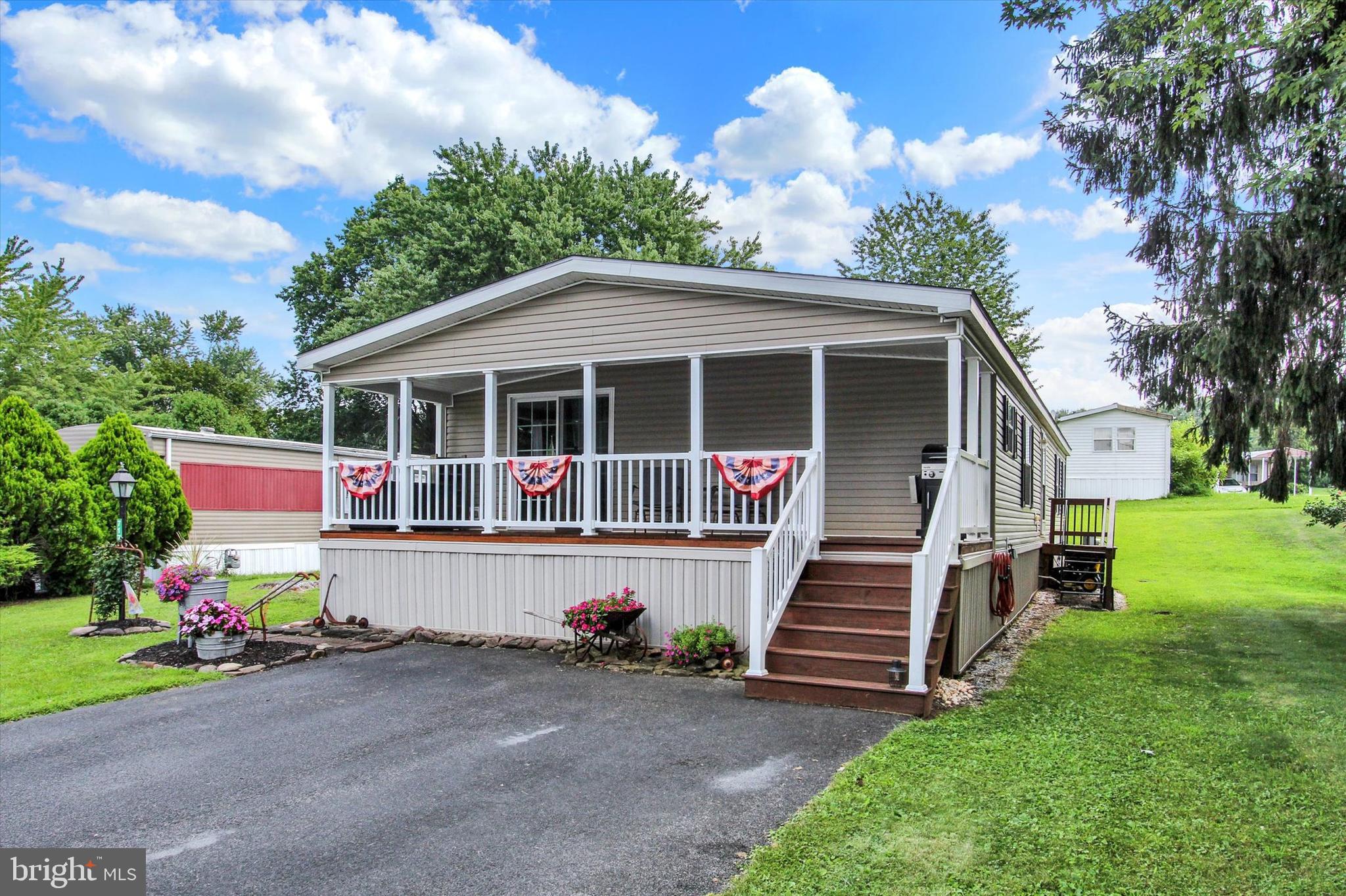 717 LAKE DRIVE