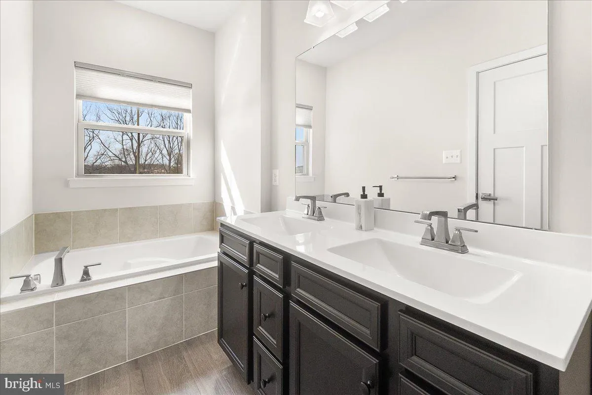 New Market, Maryland 21774, United States, 4 Bedrooms Bedrooms, ,4 BathroomsBathrooms,Residential,Contingent,124747