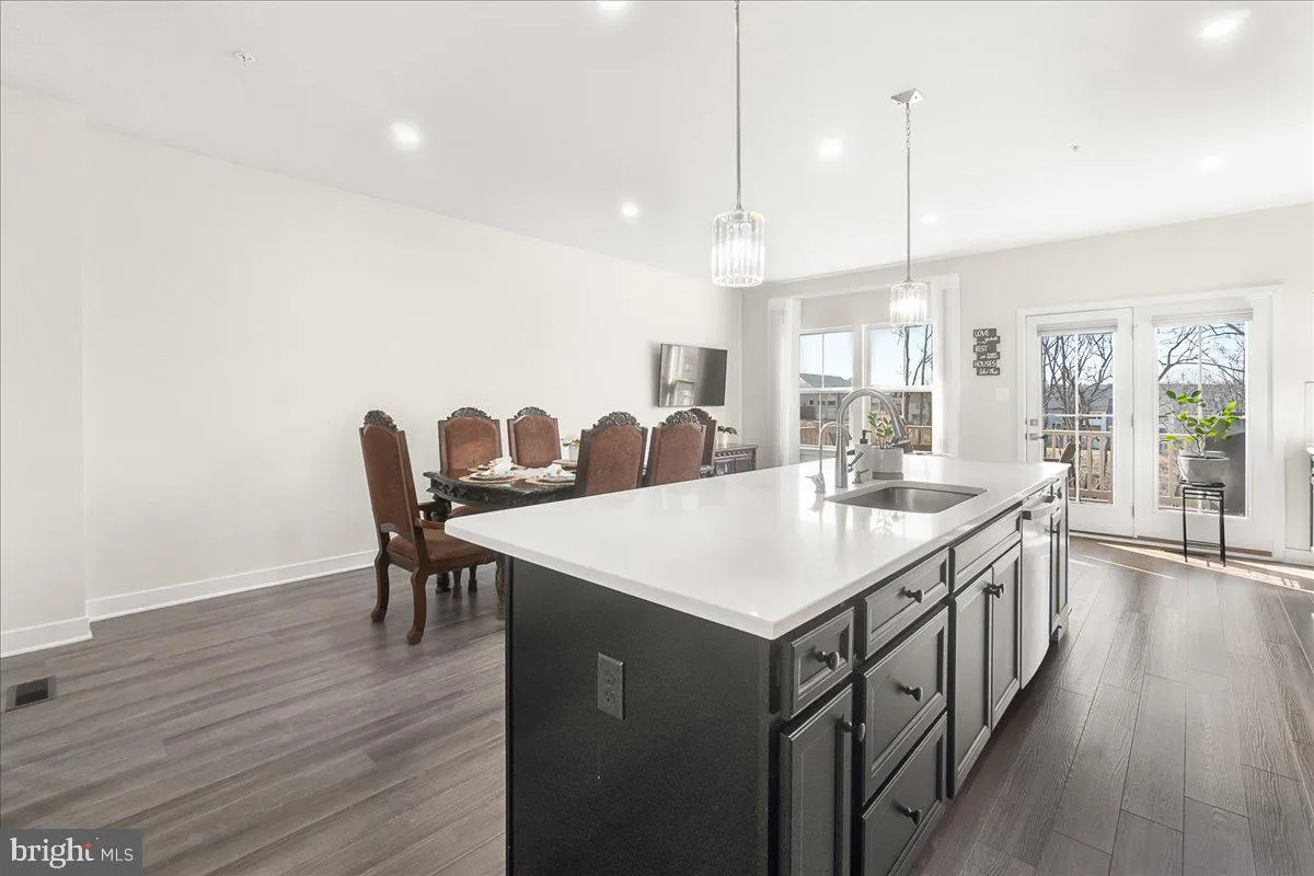 New Market, Maryland 21774, United States, 4 Bedrooms Bedrooms, ,4 BathroomsBathrooms,Residential,Contingent,124747