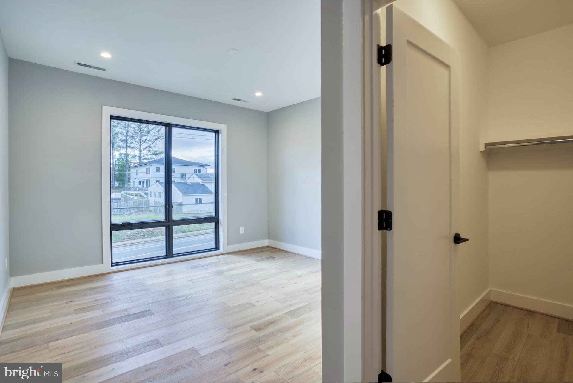 HILLSIDE MANOR - Residential