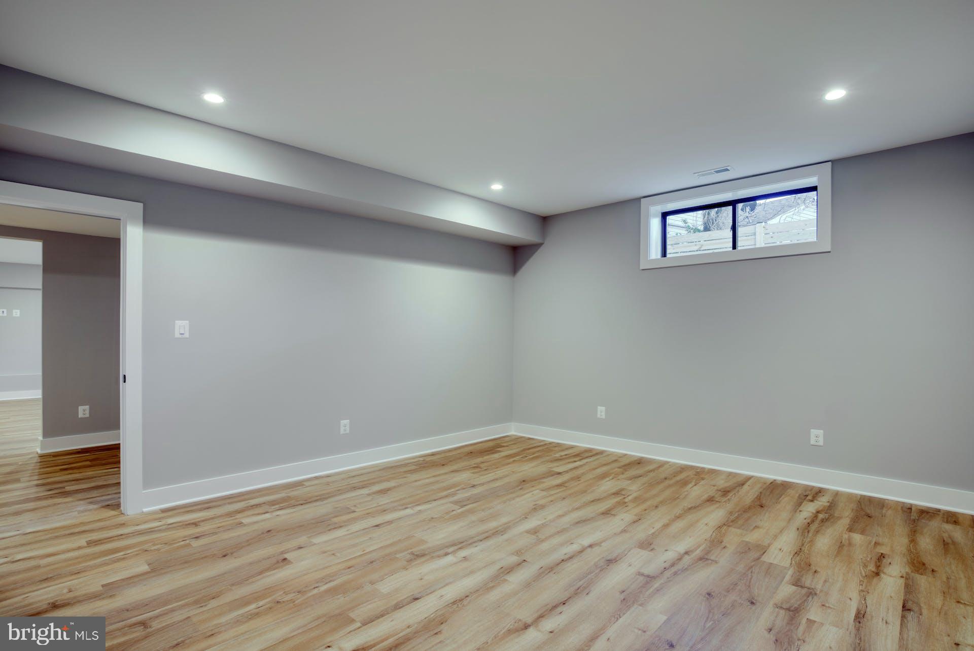 HILLSIDE MANOR - Residential