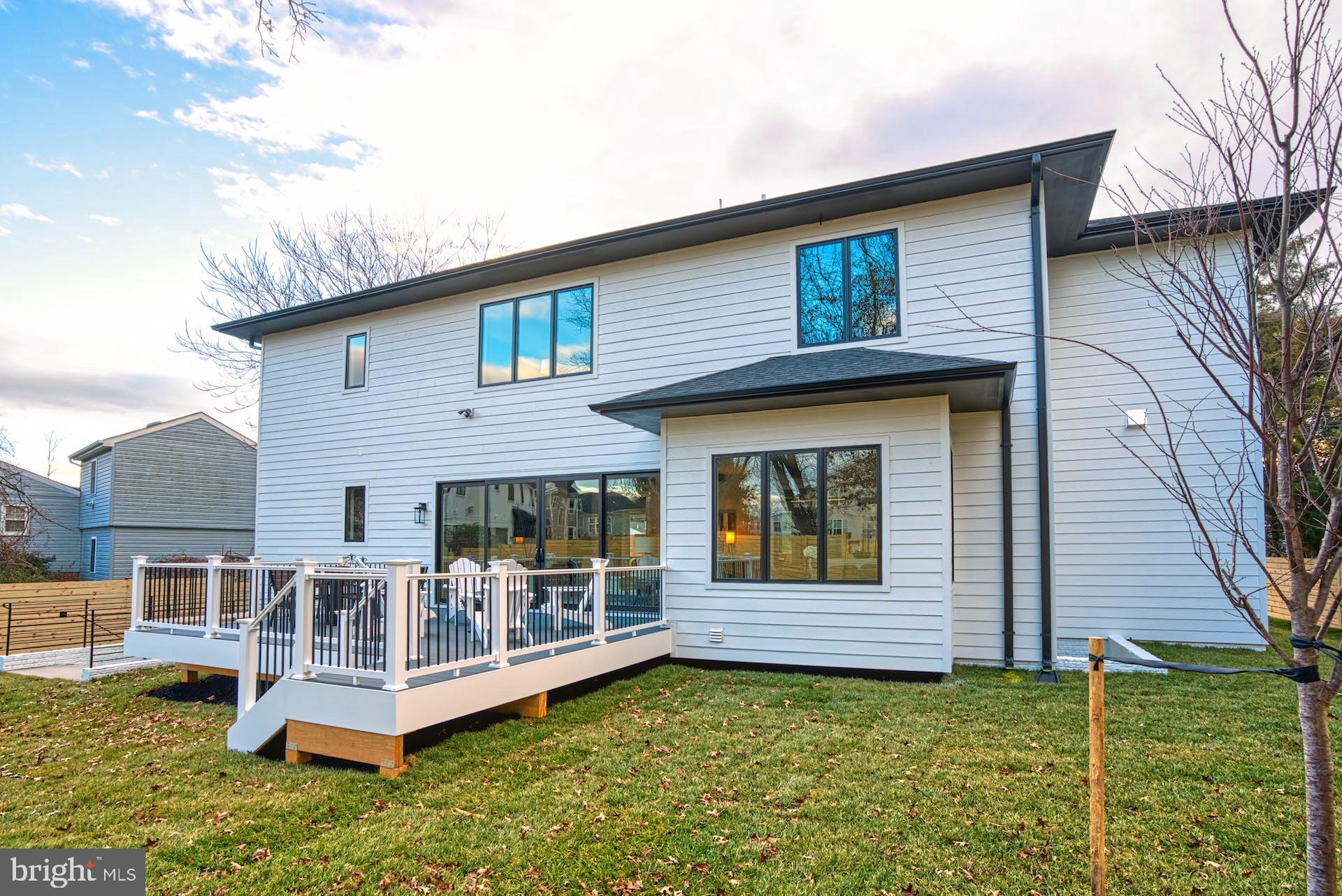 HILLSIDE MANOR - Residential