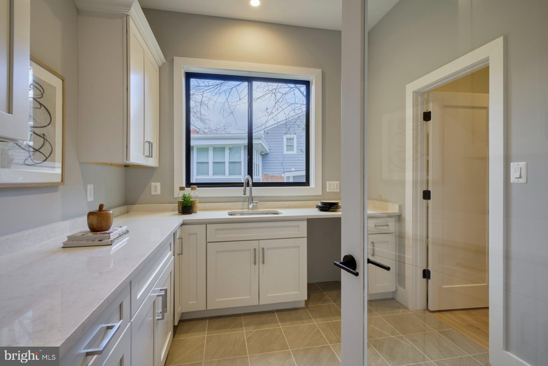 HILLSIDE MANOR - Residential