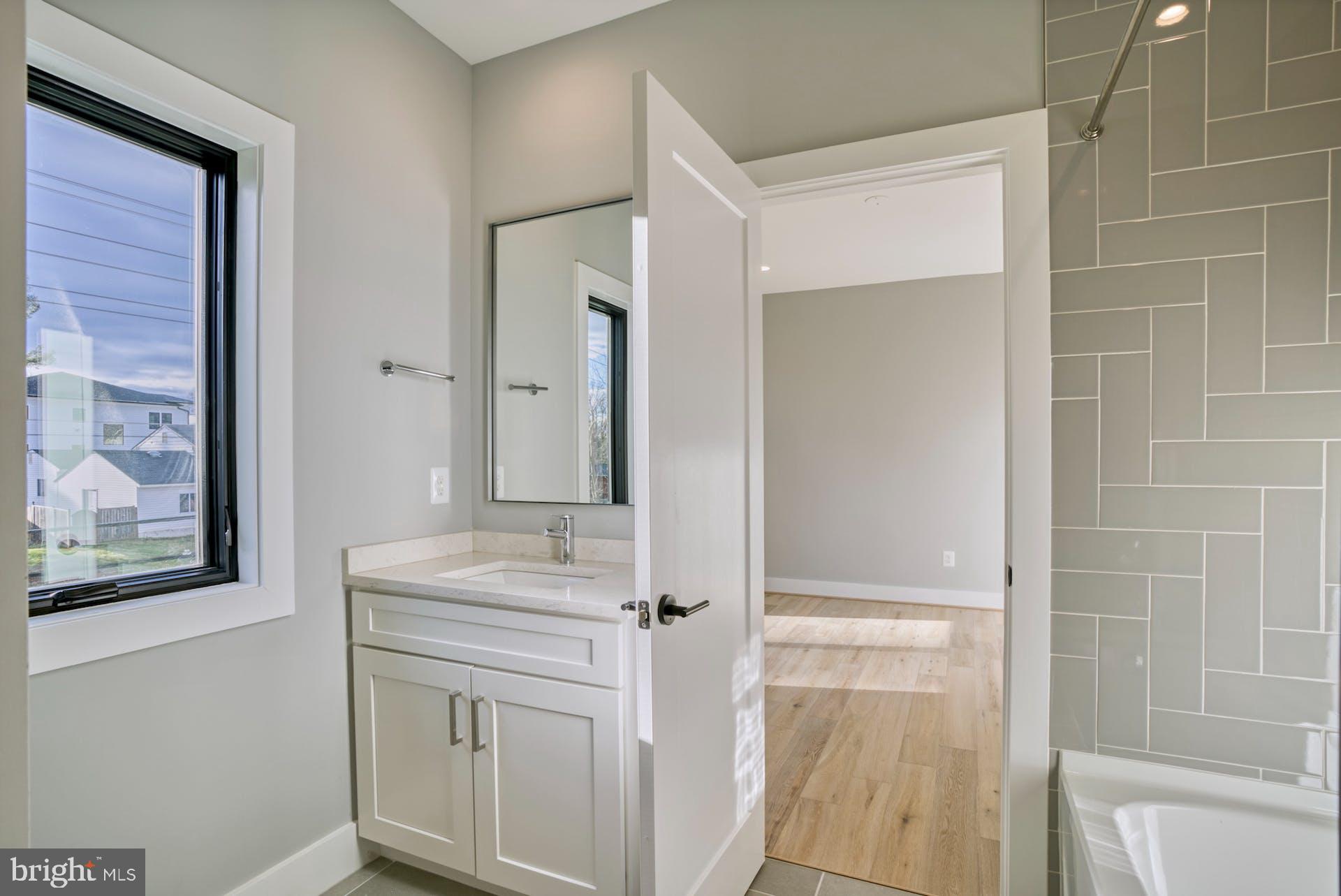 HILLSIDE MANOR - Residential