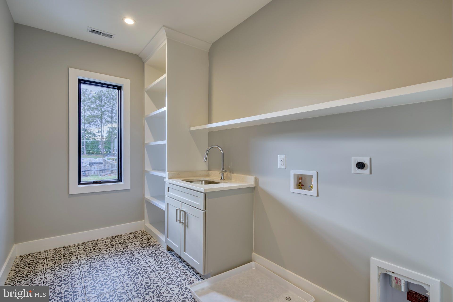 HILLSIDE MANOR - Residential