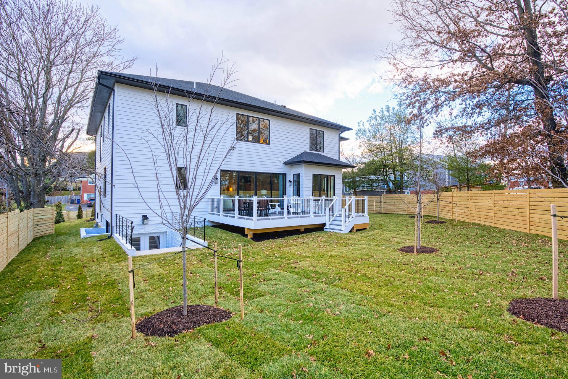 HILLSIDE MANOR - Residential