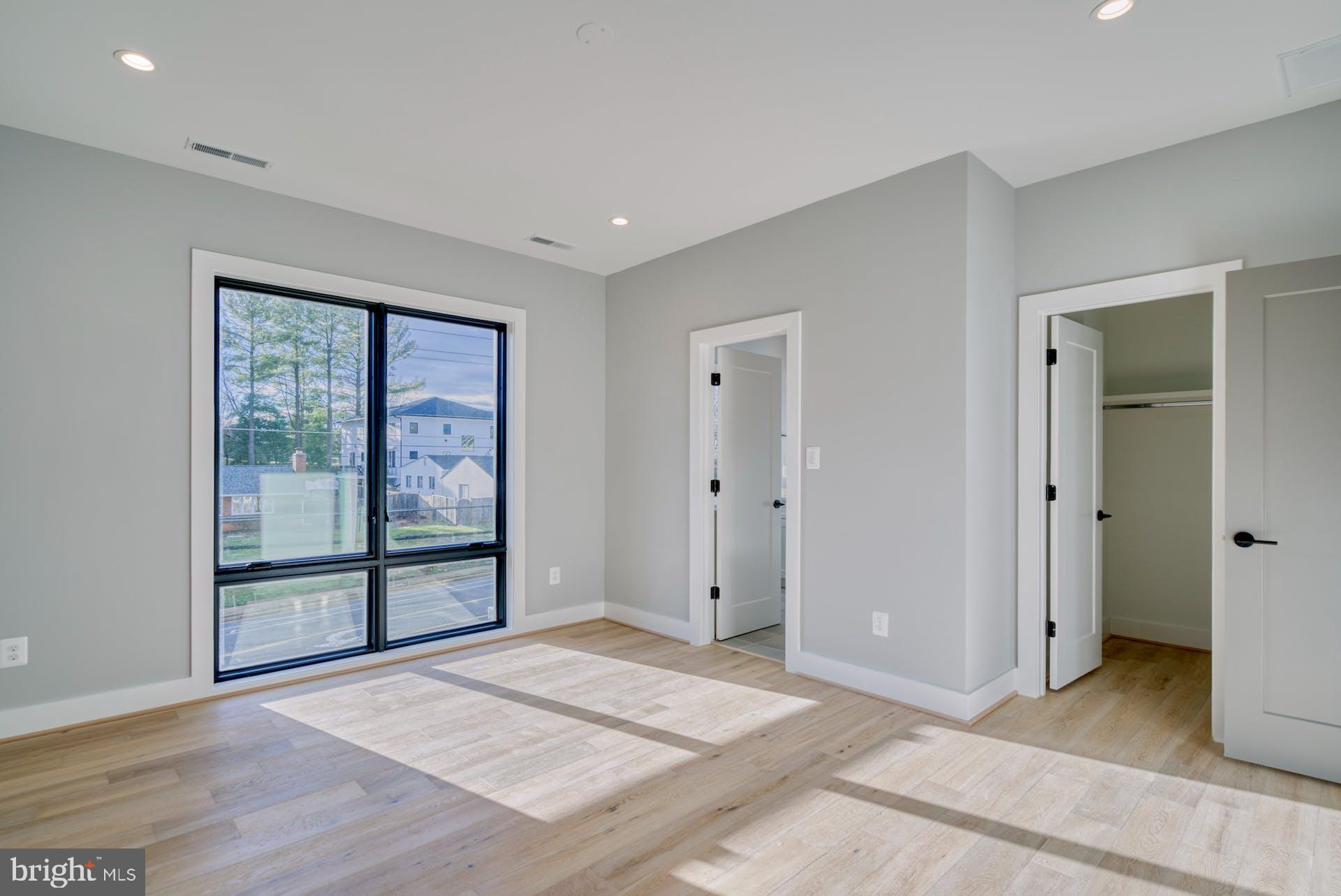 HILLSIDE MANOR - Residential