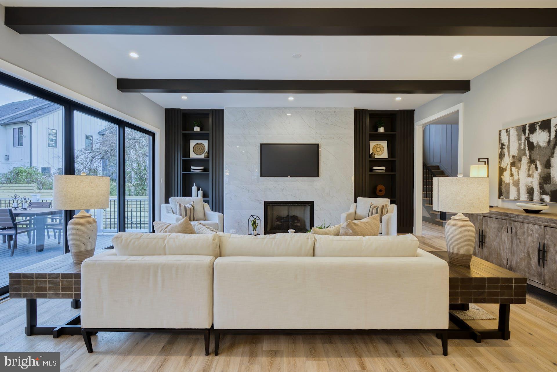 HILLSIDE MANOR - Residential