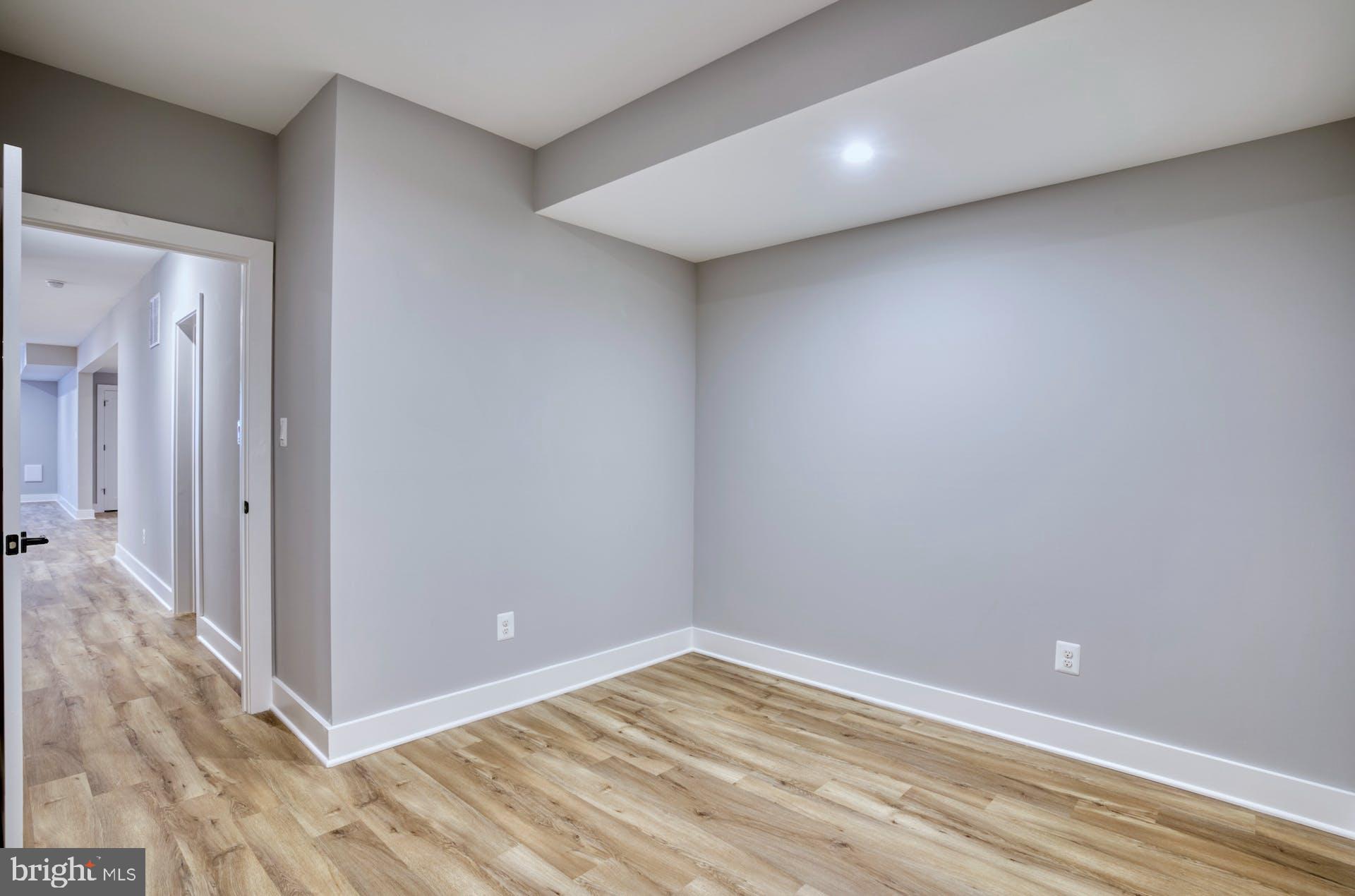 HILLSIDE MANOR - Residential