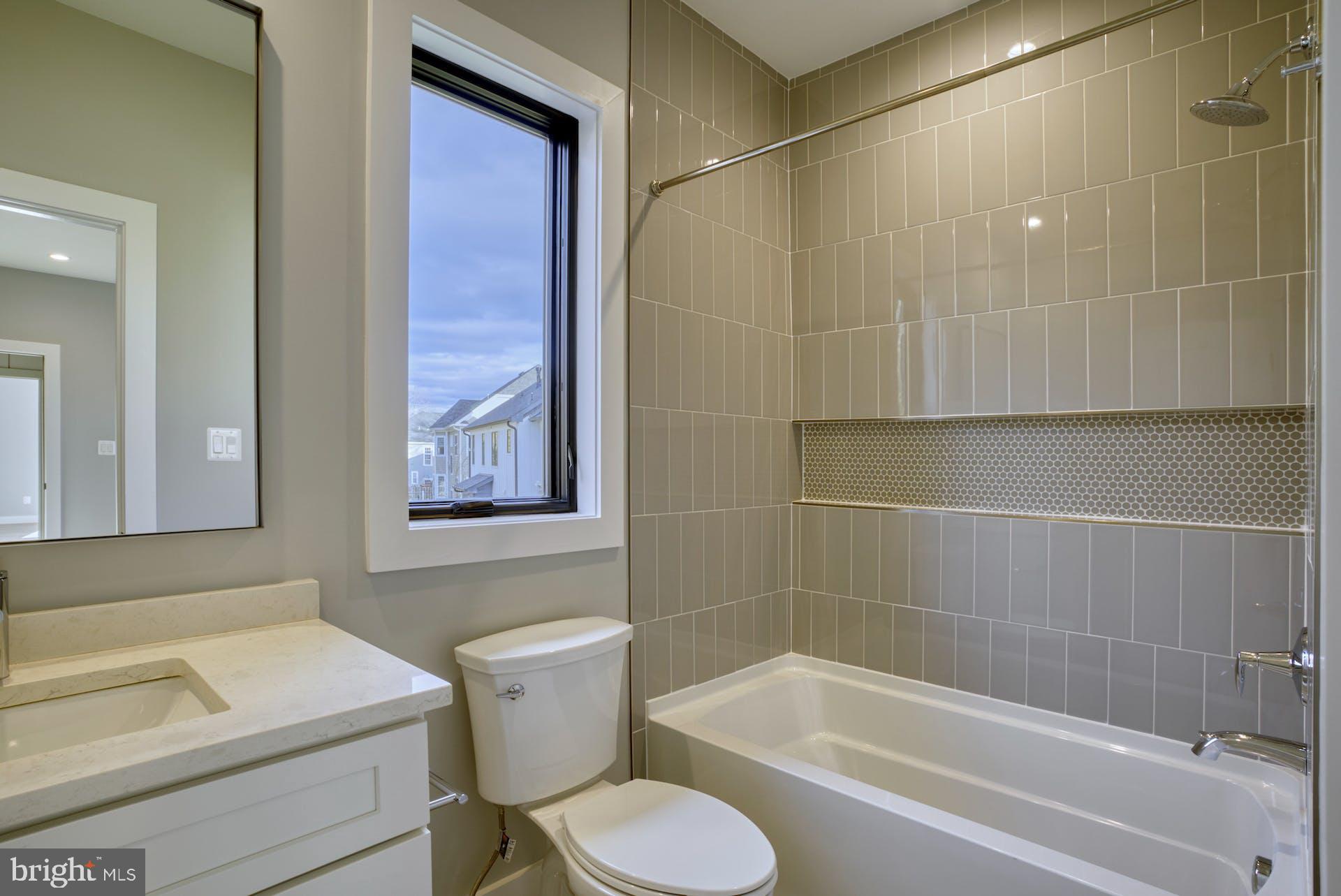 HILLSIDE MANOR - Residential