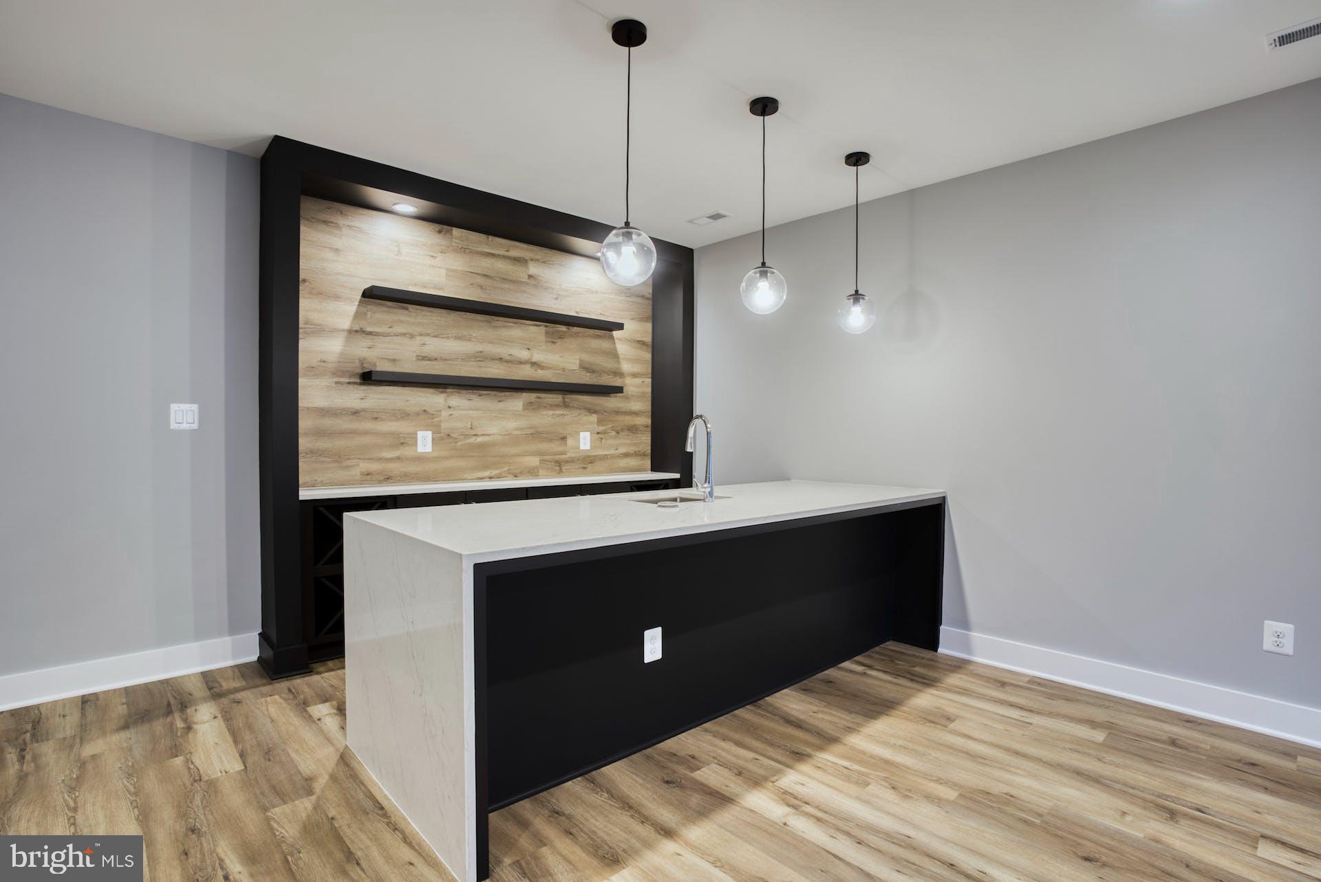 HILLSIDE MANOR - Residential