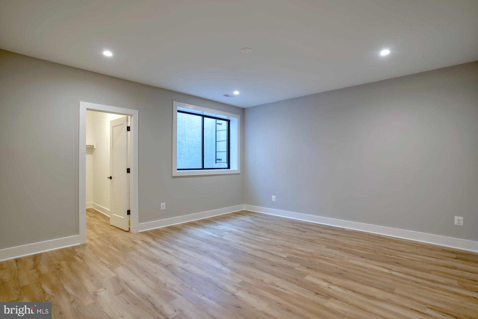 HILLSIDE MANOR - Residential