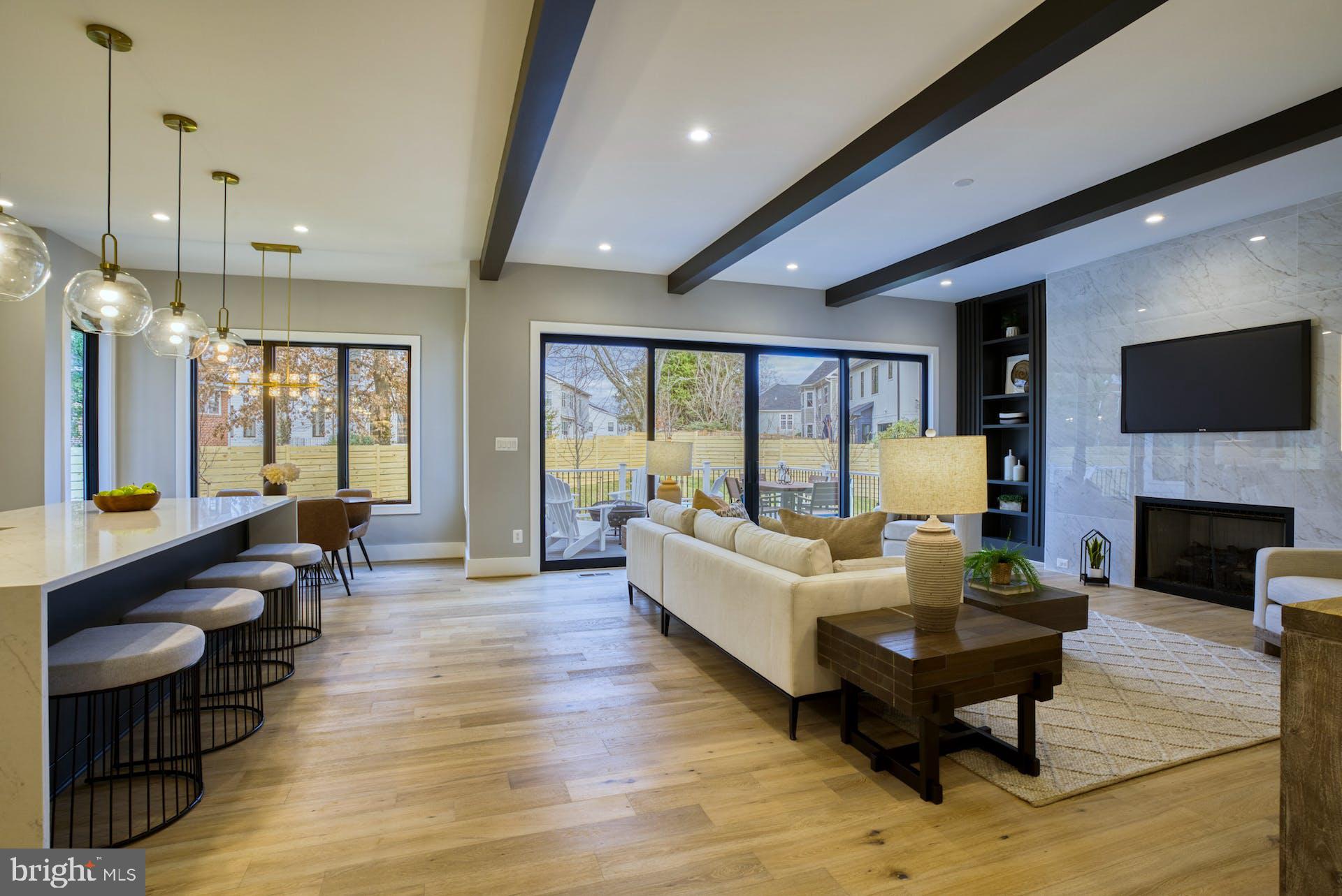 HILLSIDE MANOR - Residential