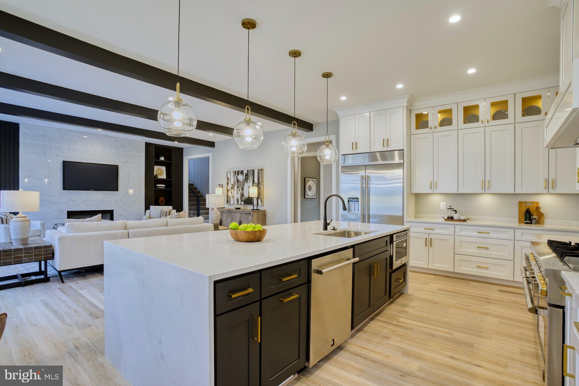 HILLSIDE MANOR - Residential