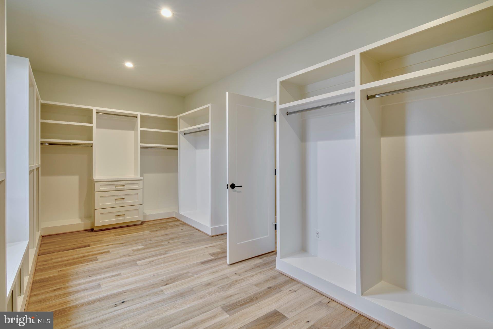 HILLSIDE MANOR - Residential