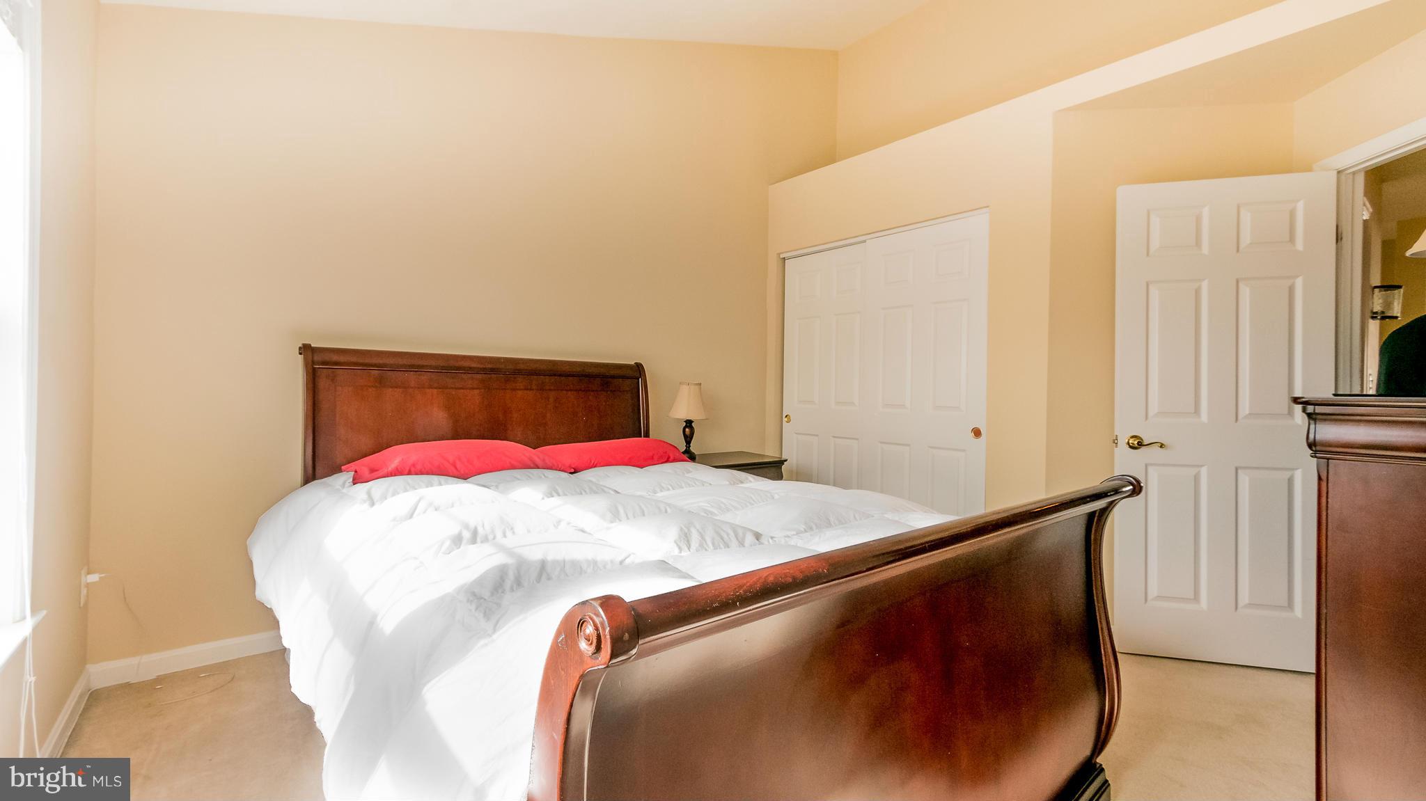 ASHBURN VILLAGE - Residential