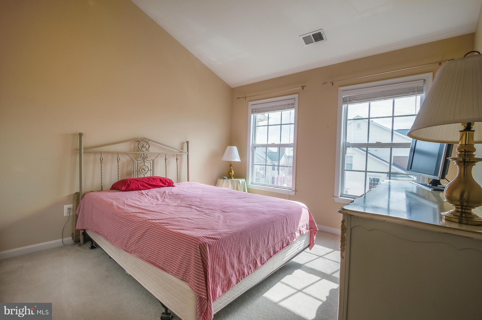 ASHBURN VILLAGE - Residential