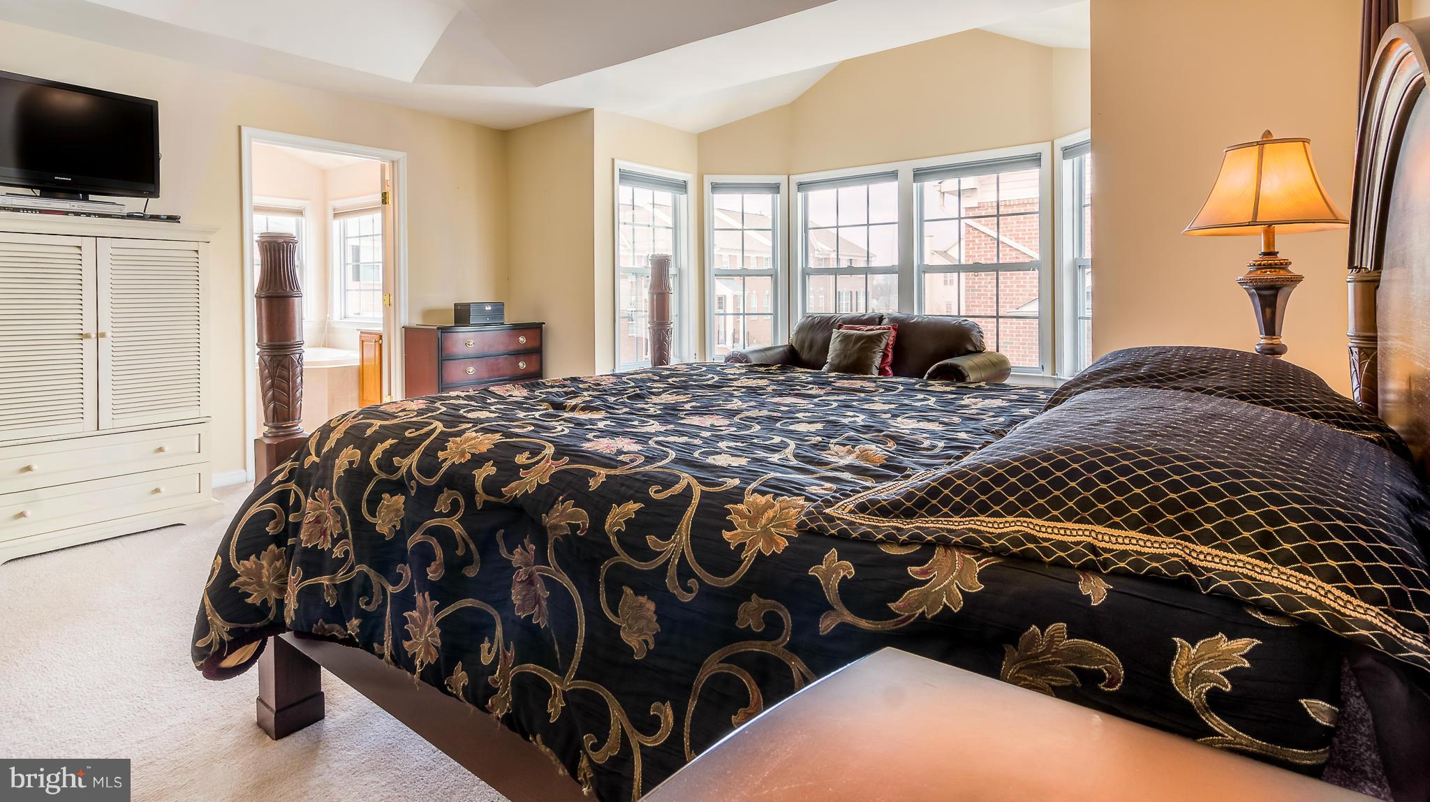 ASHBURN VILLAGE - Residential