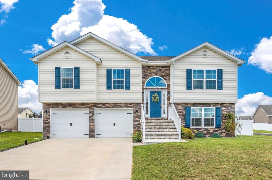 Charming Single-Family Home in Heritage Hills!

Step into elegance with this spacious home boasting vaulted ceilings and an expansive open floor plan. The gourmet kitchen shines with stainless steel appliances, granite countertops, and a central island. It flows seamlessly into a sizable family room, both adorned with luxury vinyl plank flooring.

The master bedroom offers a private ensuite bathroom, complemented by two additional bedrooms, a full bath, and a laundry room on the main floor. The fully-finished basement features a generous rec room, another full bathroom, and direct access to the backyard.

Nestled on a corner lot, enjoy outdoor gatherings on the concrete and stone patio, surrounded by a 6-foot privacy vinyl fence. This move-in-ready gem is a standout in Heritage Hills!