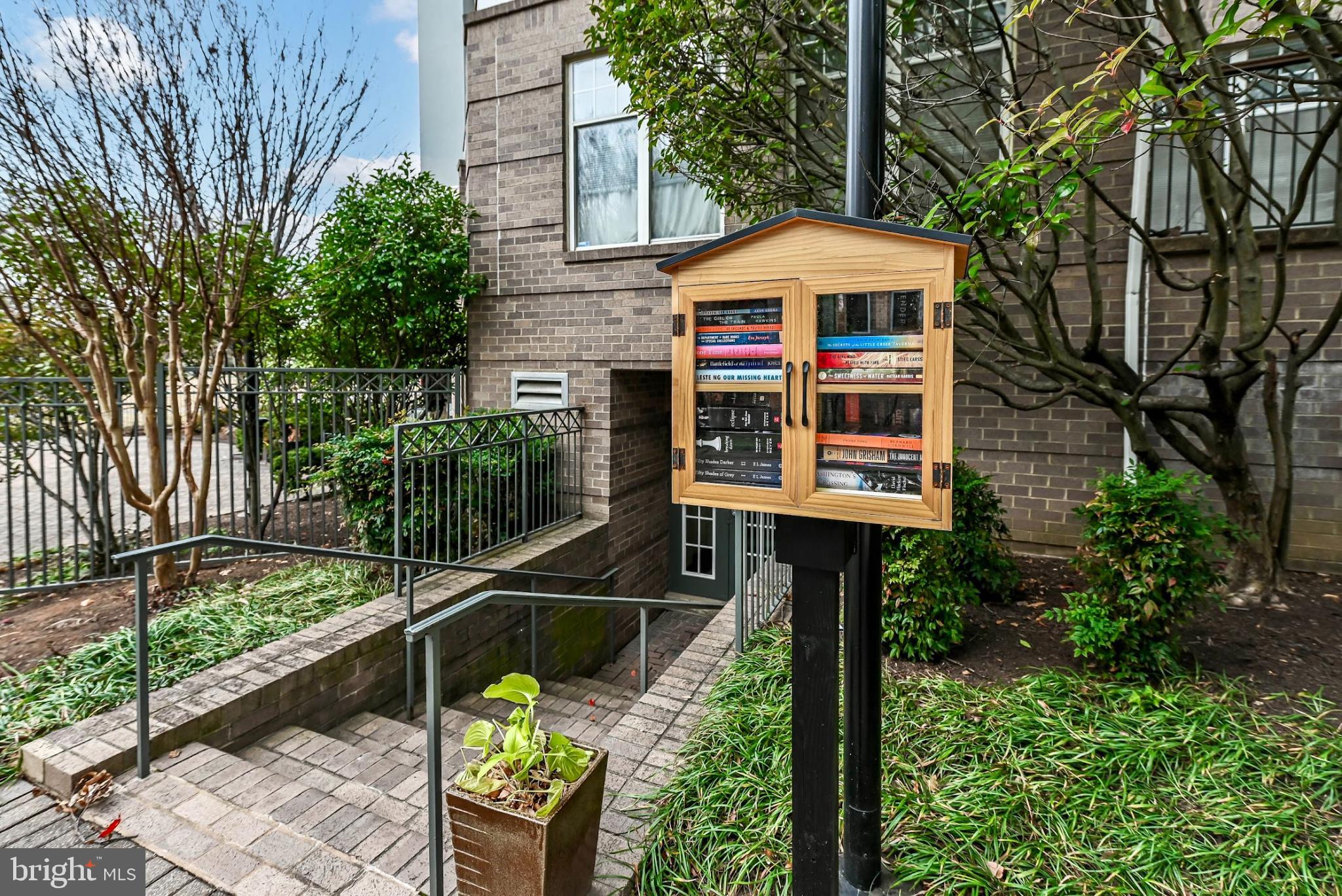 SAVOY PARK CONDOMINIUMS - Residential