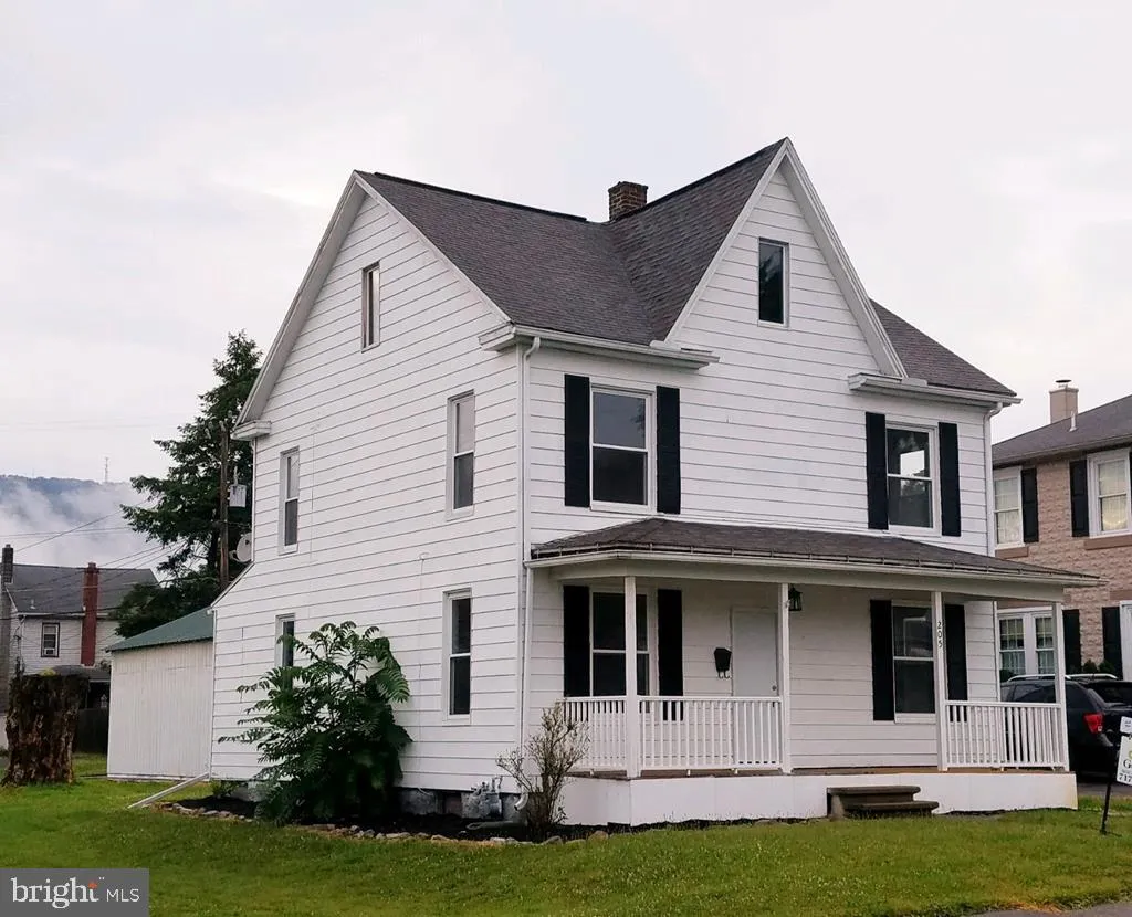 205 3rd Avenue, Burnham, PA 17009