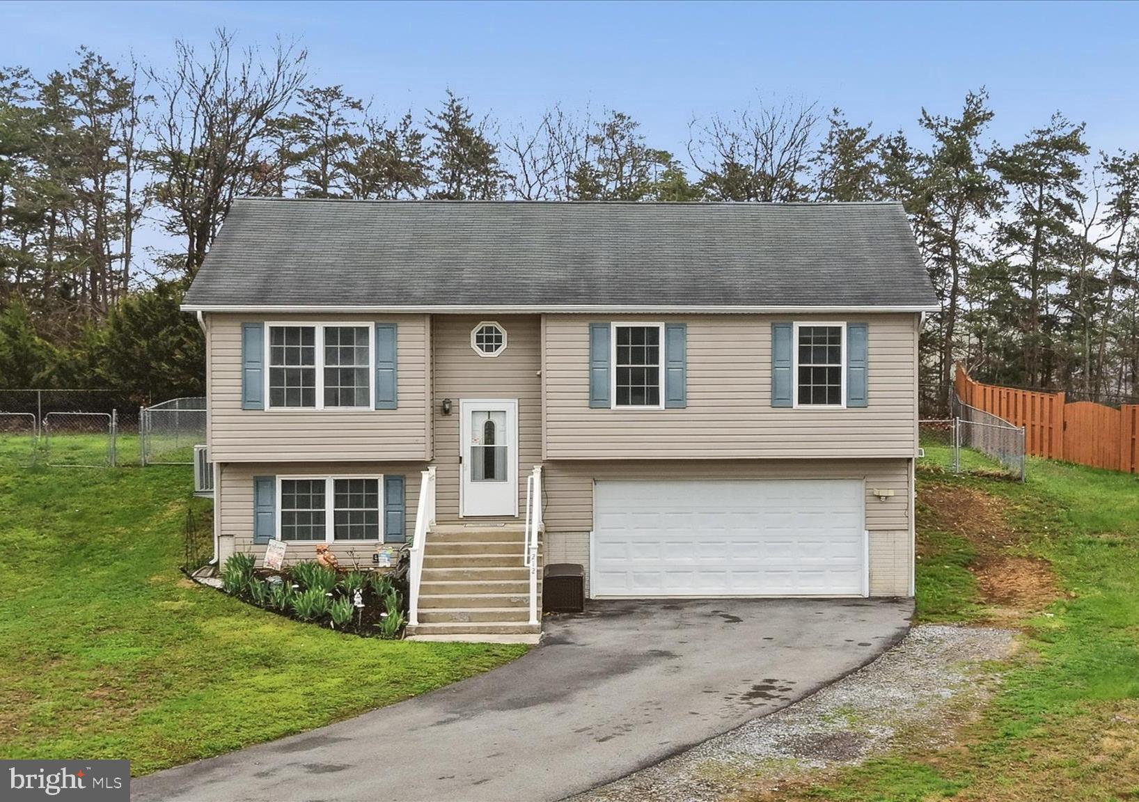 CHESSIE COURT - Residential