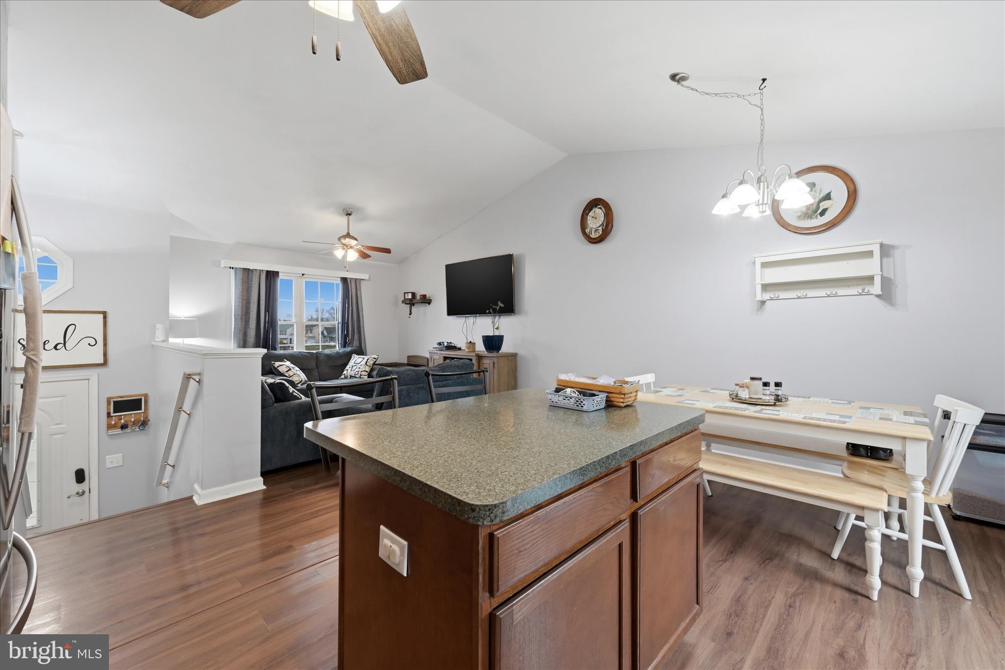 CHESSIE COURT - Residential