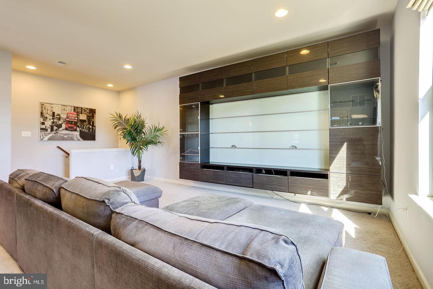 BRAMBLETON TOWN CENTER - Residential