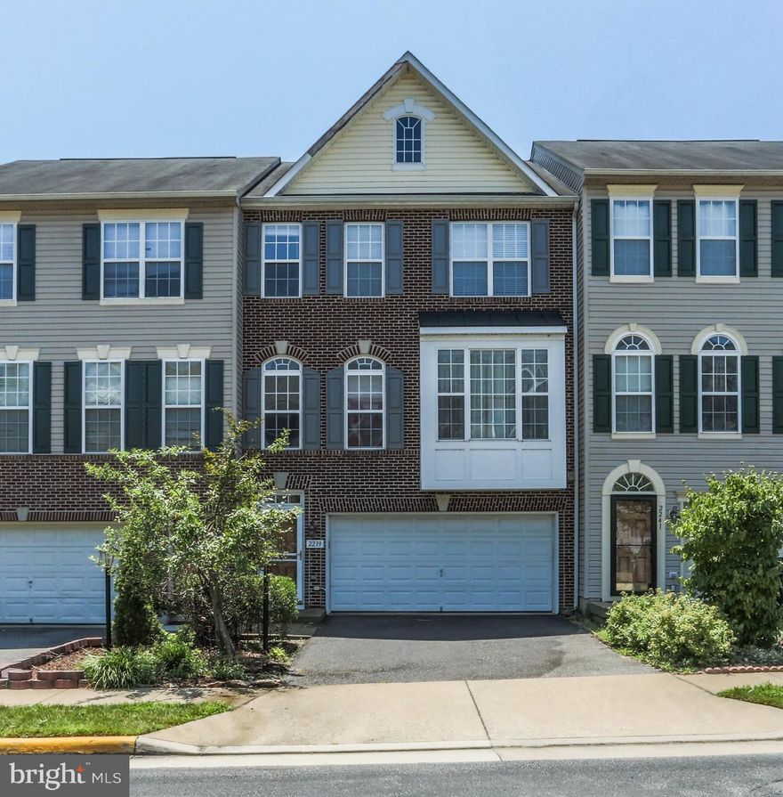 What a beauty !Townhouse in sought after Rippon Landing, close to VRE,I-95,schools, and shopping. Home has 3BR,3.5 baths, Kit w/center island with Breakfast bar, Granite counter tops, FR w/gas fire place, hardwood floors and Sep DR/LR area,2 car garage, large MBR w/walk-in closets, lux MB w/soaking tub sep shower, Laundry area in the lower level, deck w/patio below.  Hardwood floor on all level. Move in condition.
Must see !