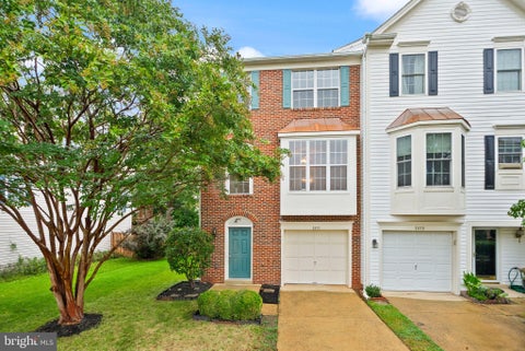Photo of 2477 Sugar Mill Way, HERNDON, VA 20171 (MLS # VAFX2339870)