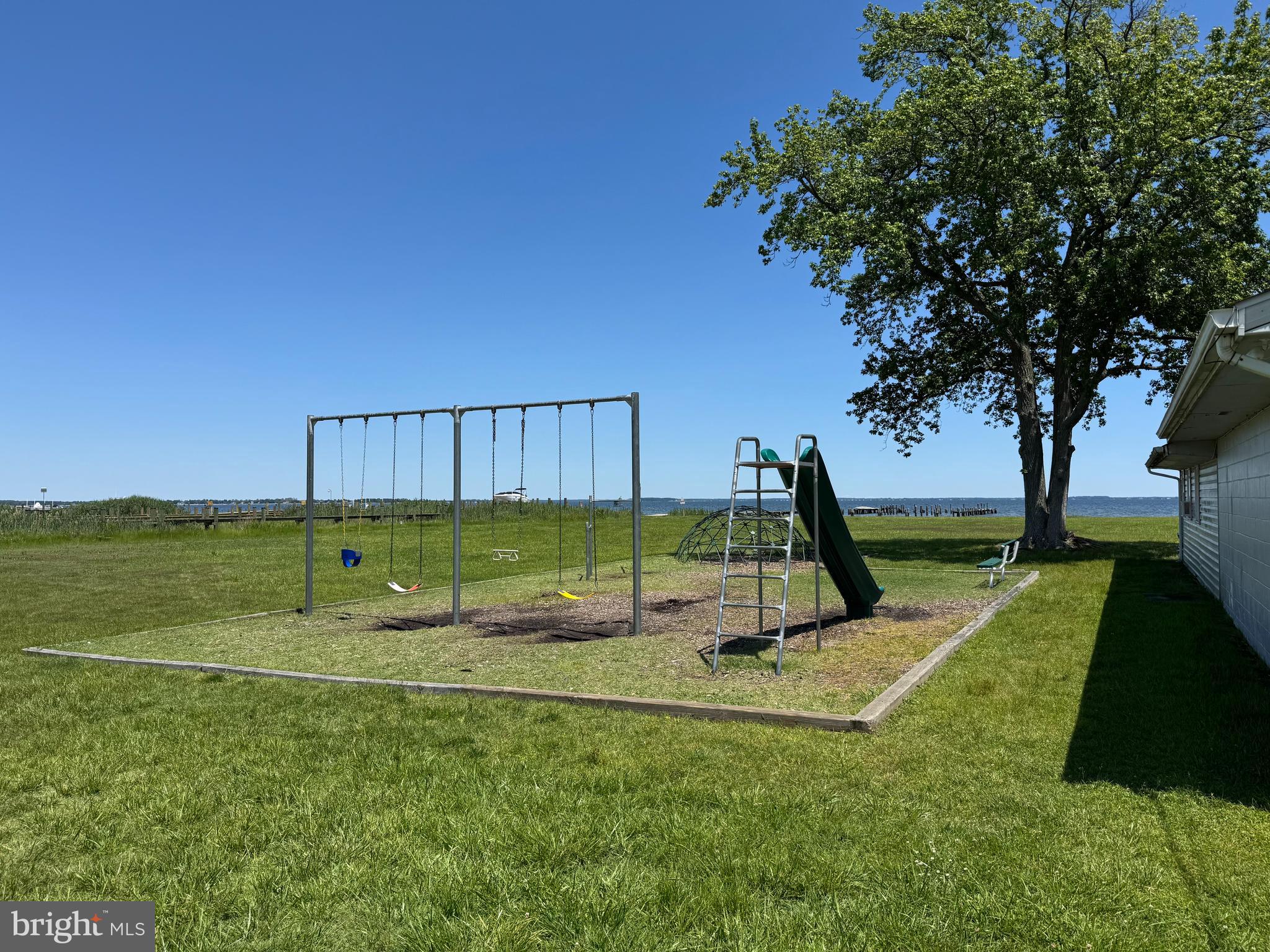 ROMANCOKE ON THE BAY - Land