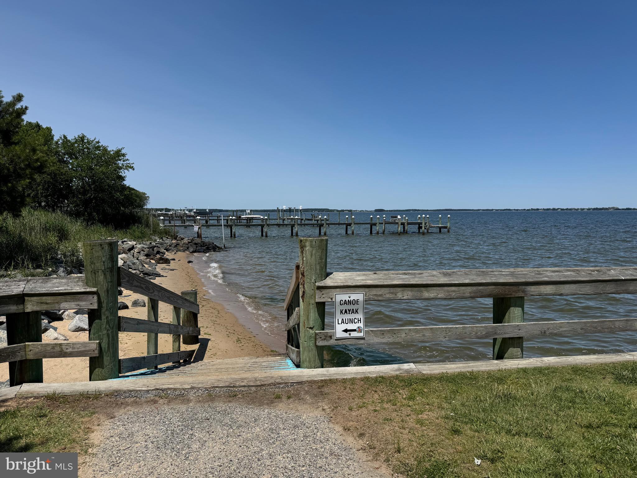 ROMANCOKE ON THE BAY - Land