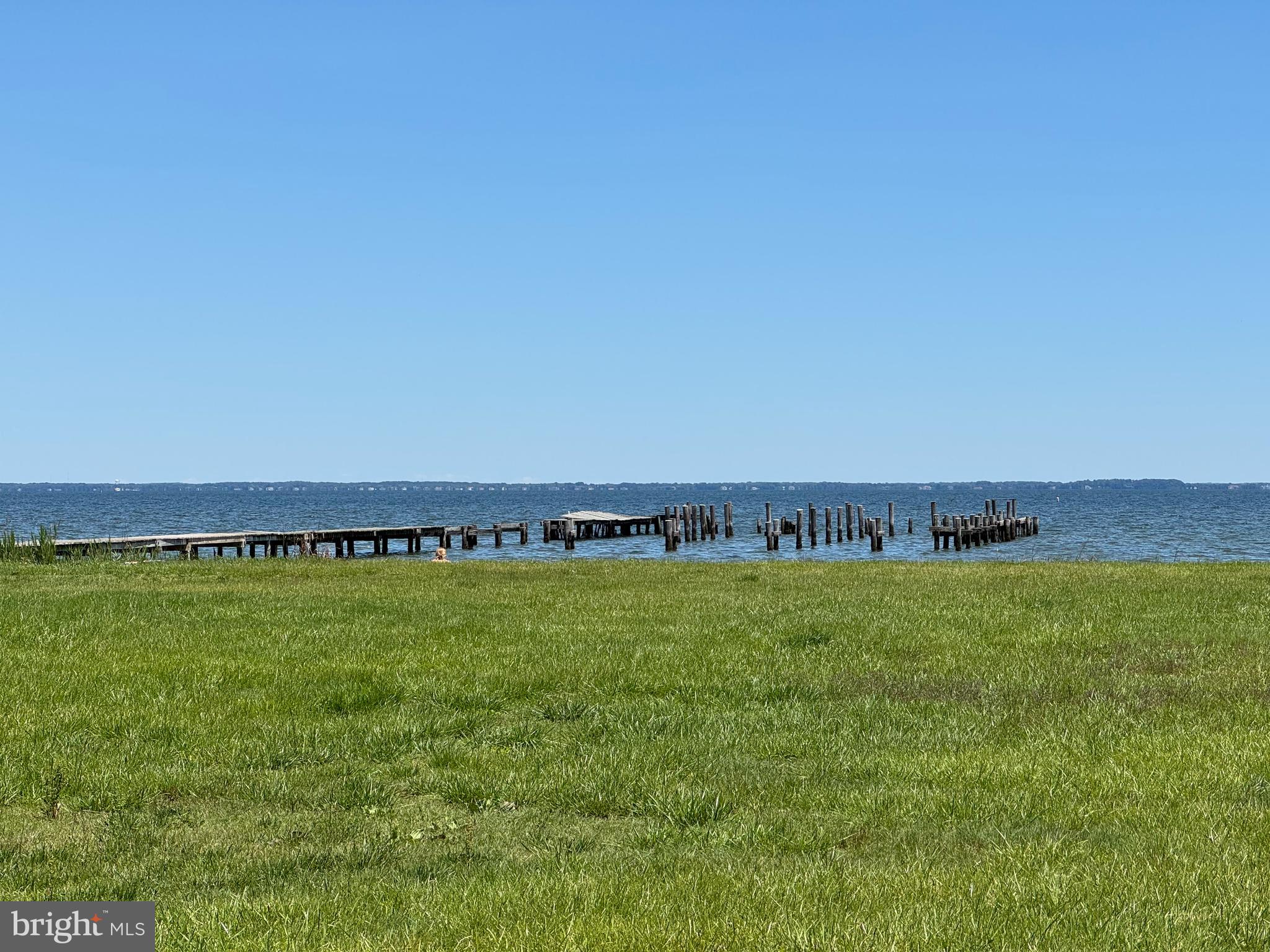 ROMANCOKE ON THE BAY - Land