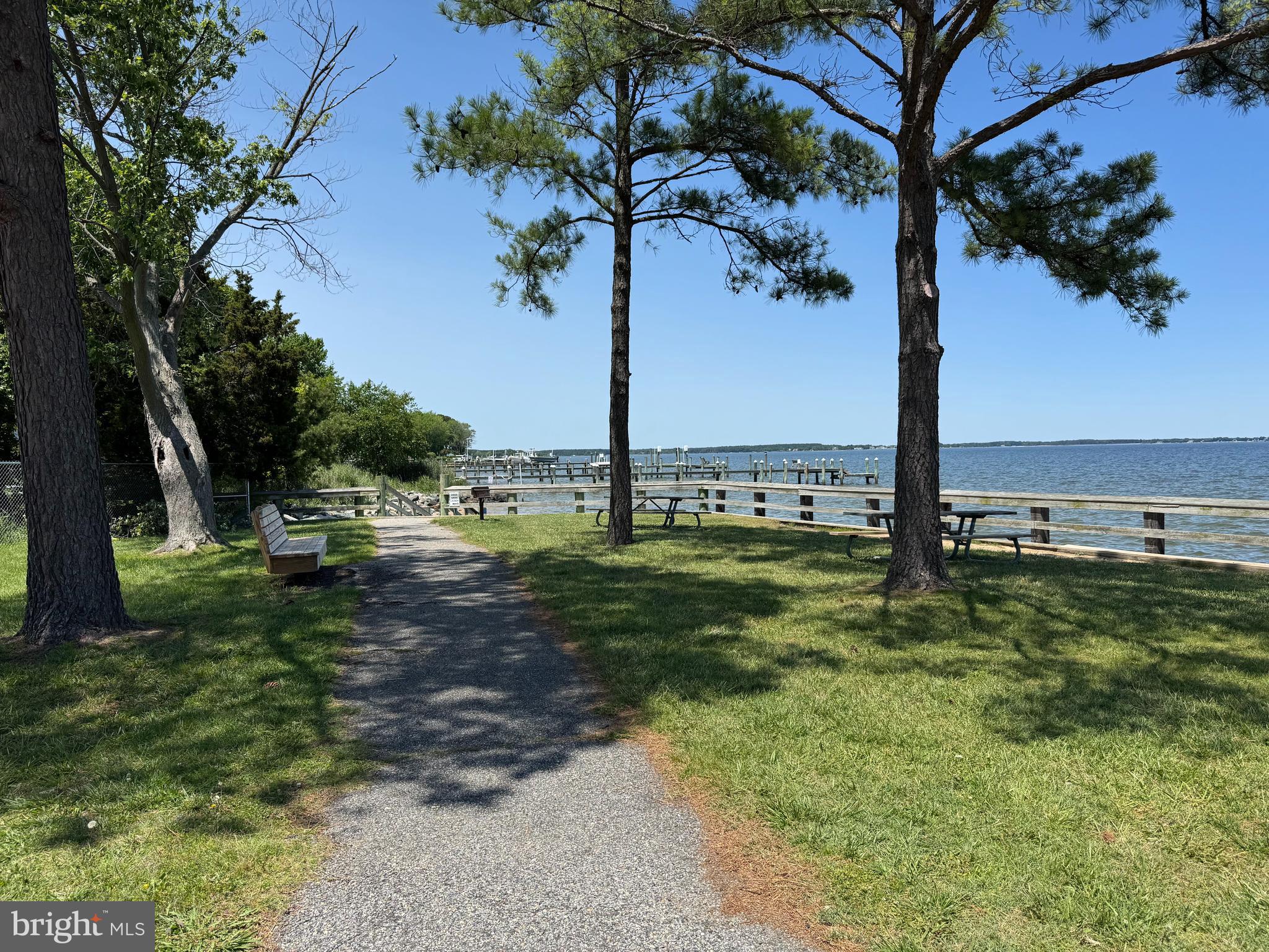 ROMANCOKE ON THE BAY - Land