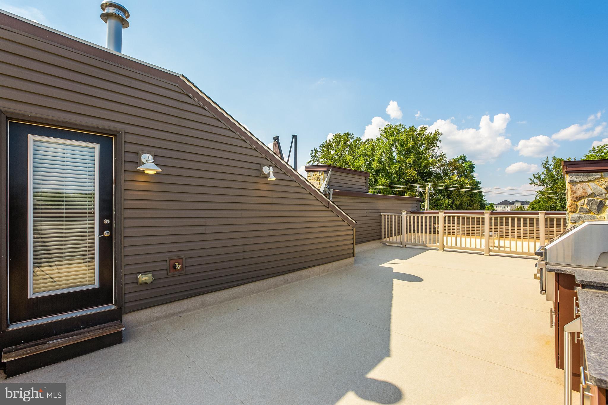 METRO ROW - Residential Lease