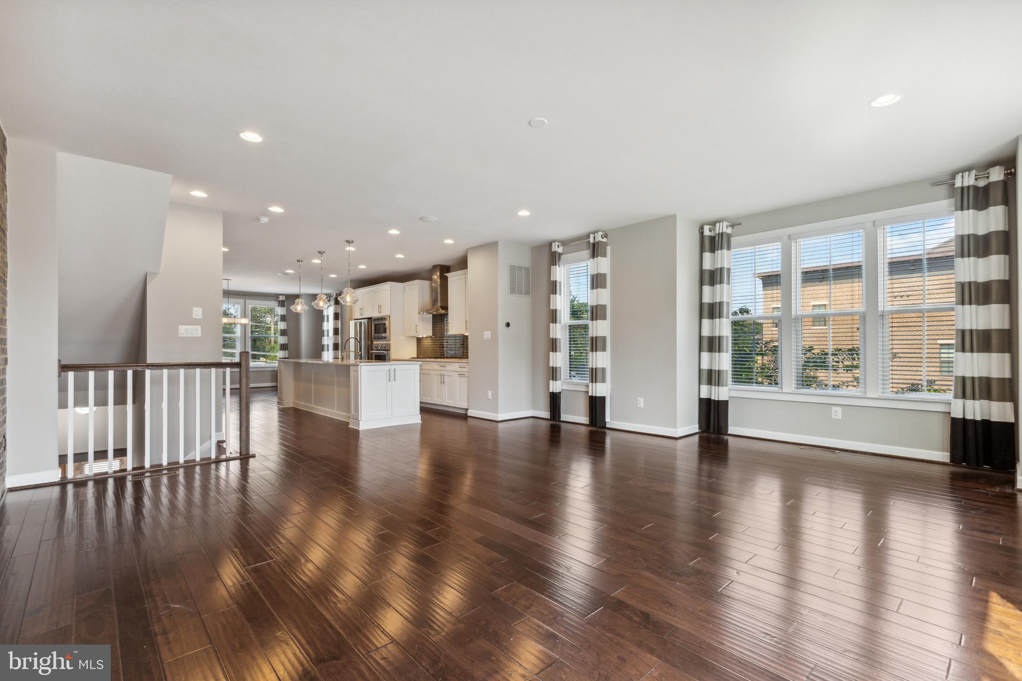 METRO ROW - Residential Lease