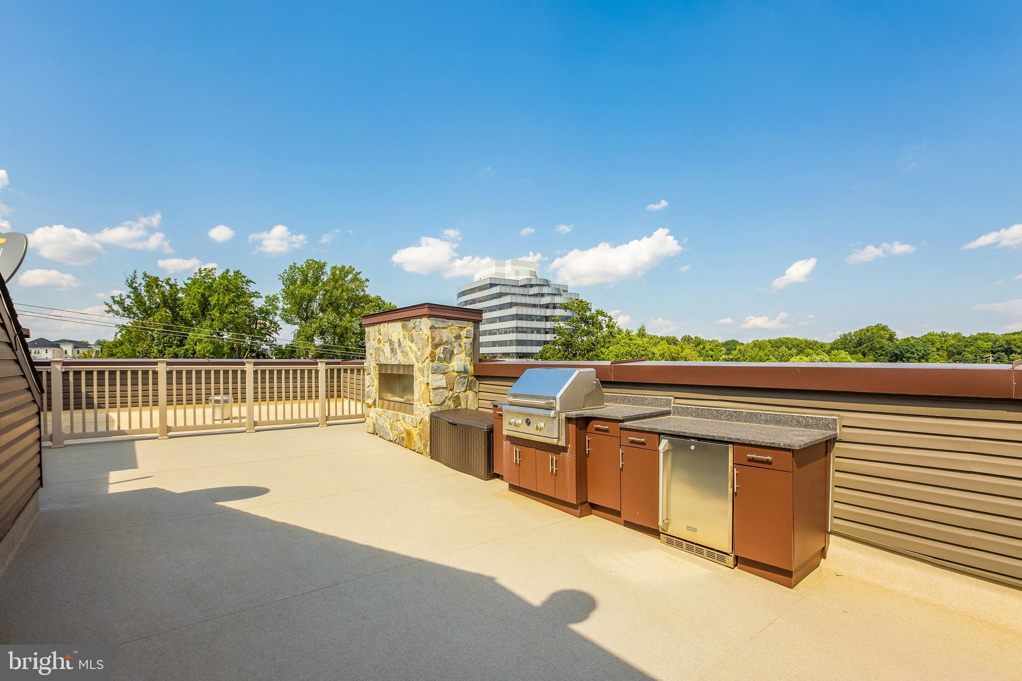 METRO ROW - Residential Lease