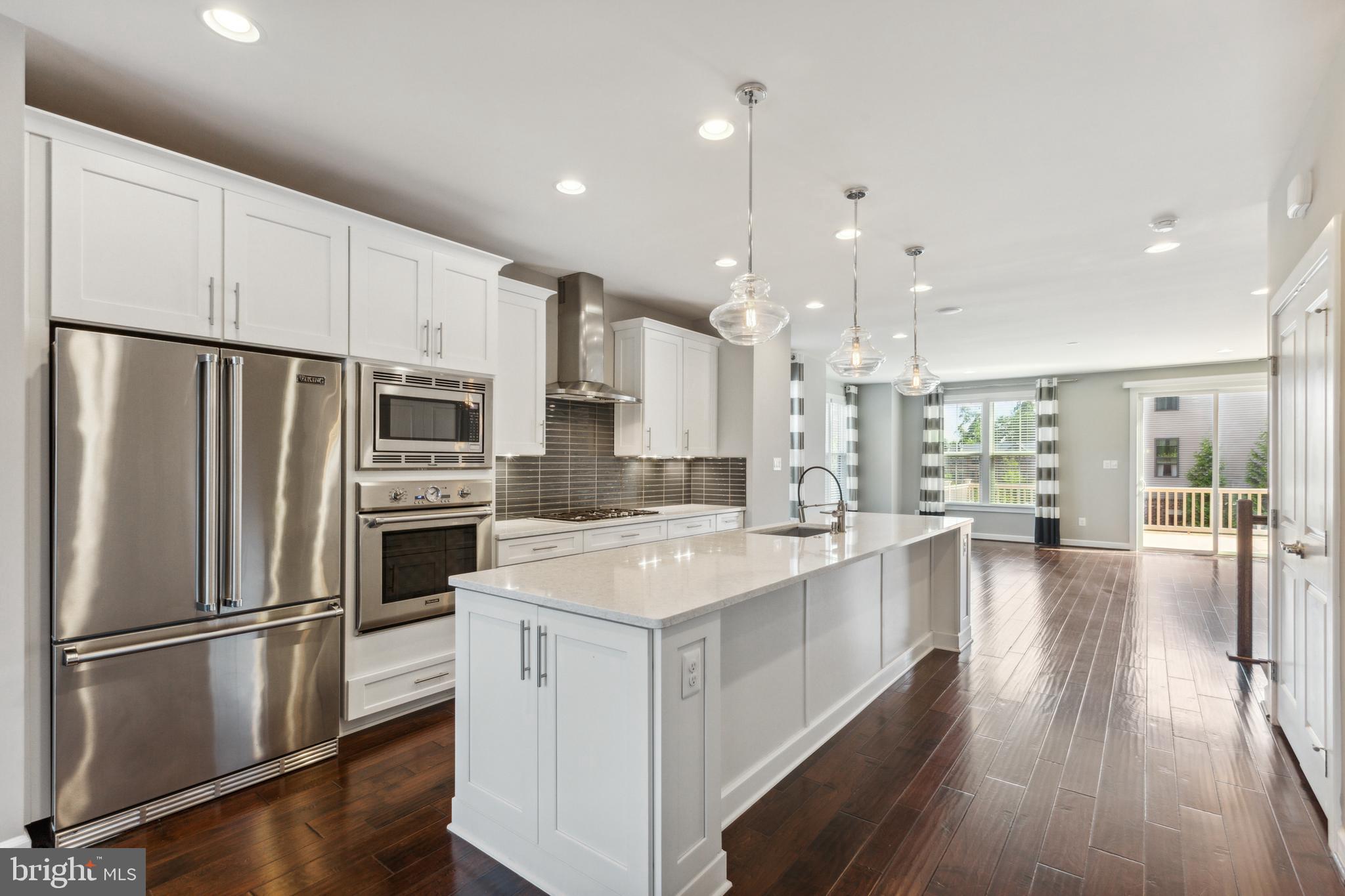 METRO ROW - Residential Lease