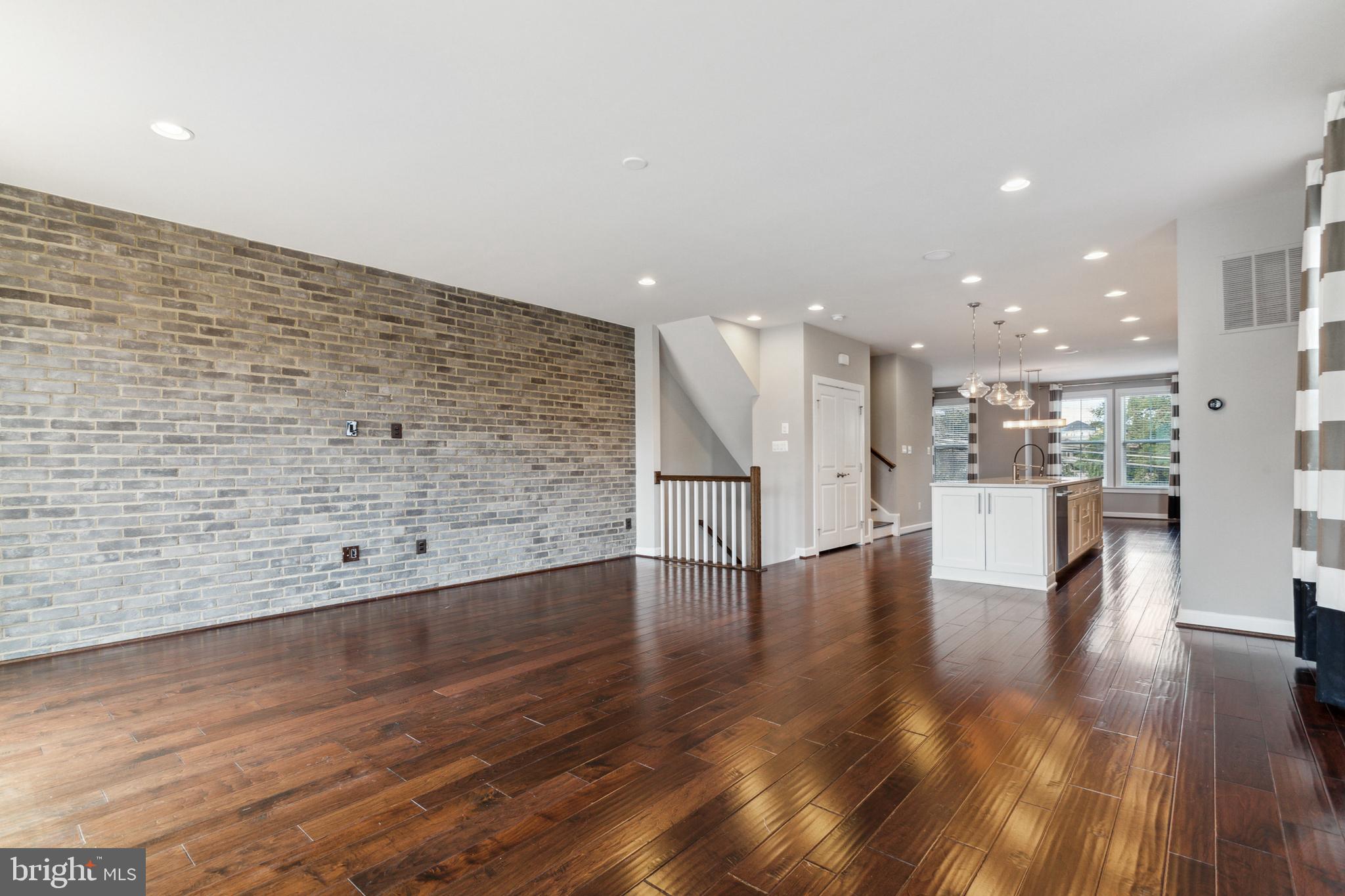 METRO ROW - Residential Lease