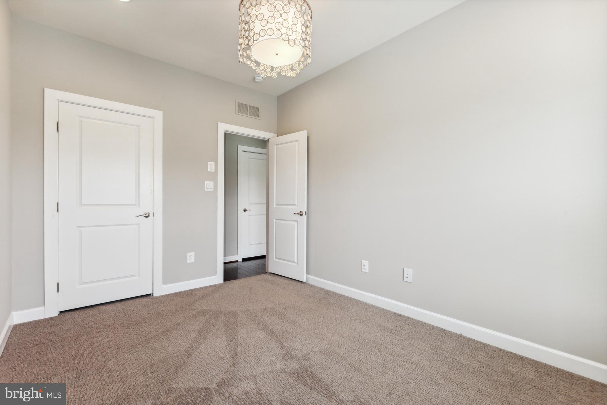 METRO ROW - Residential Lease