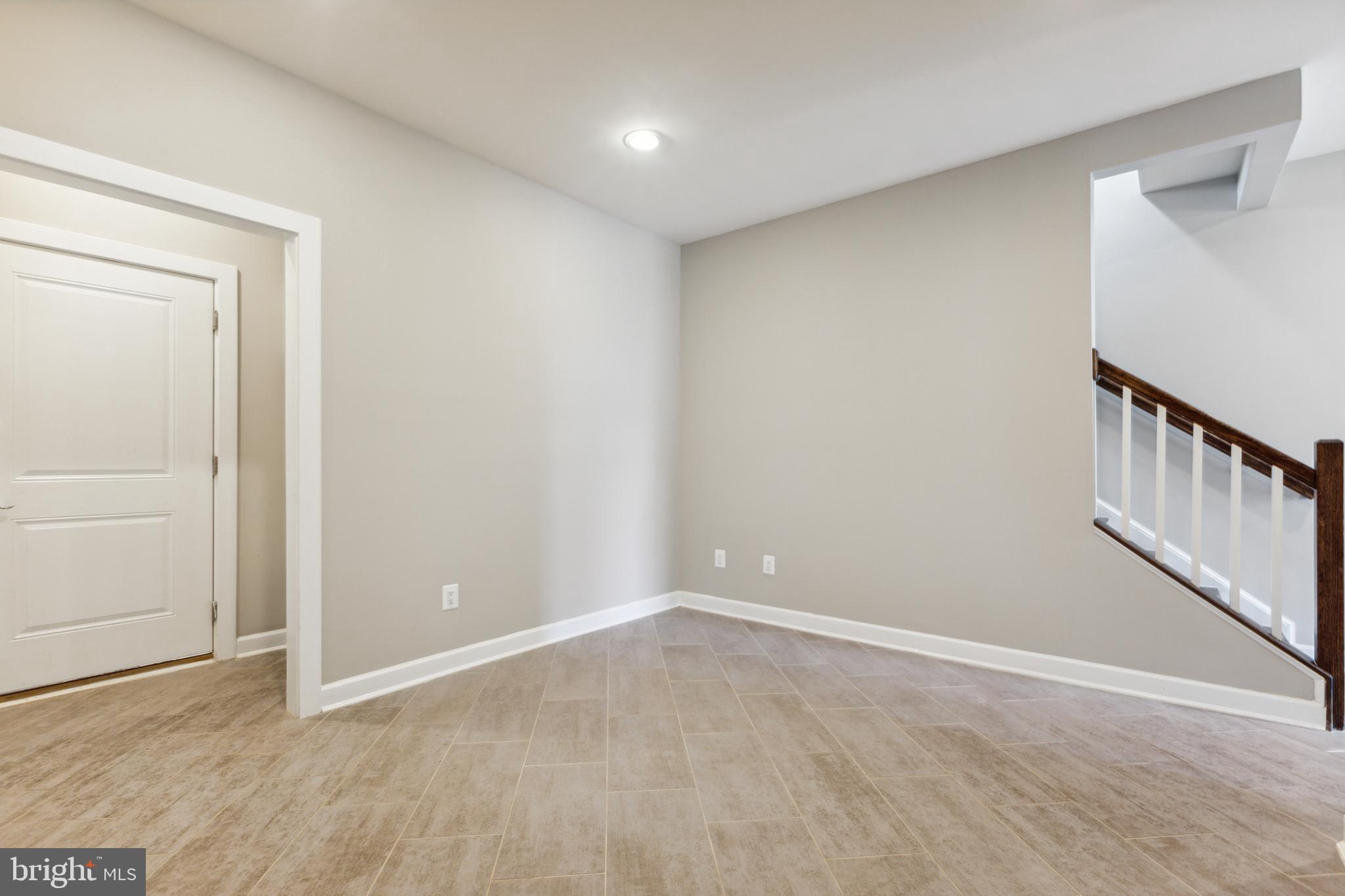 METRO ROW - Residential Lease