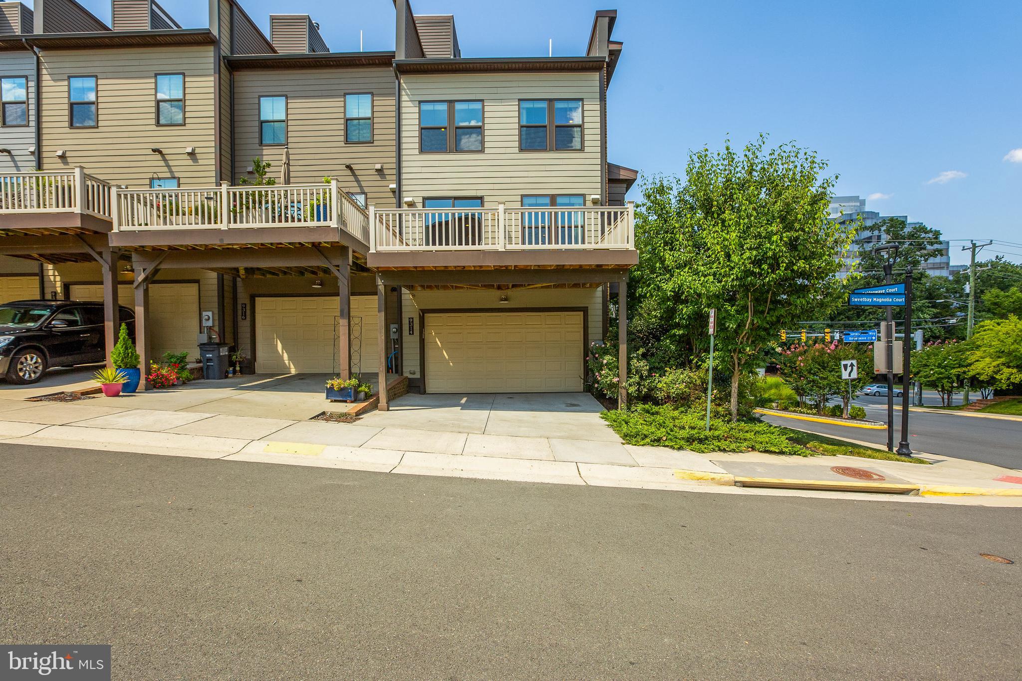 METRO ROW - Residential Lease