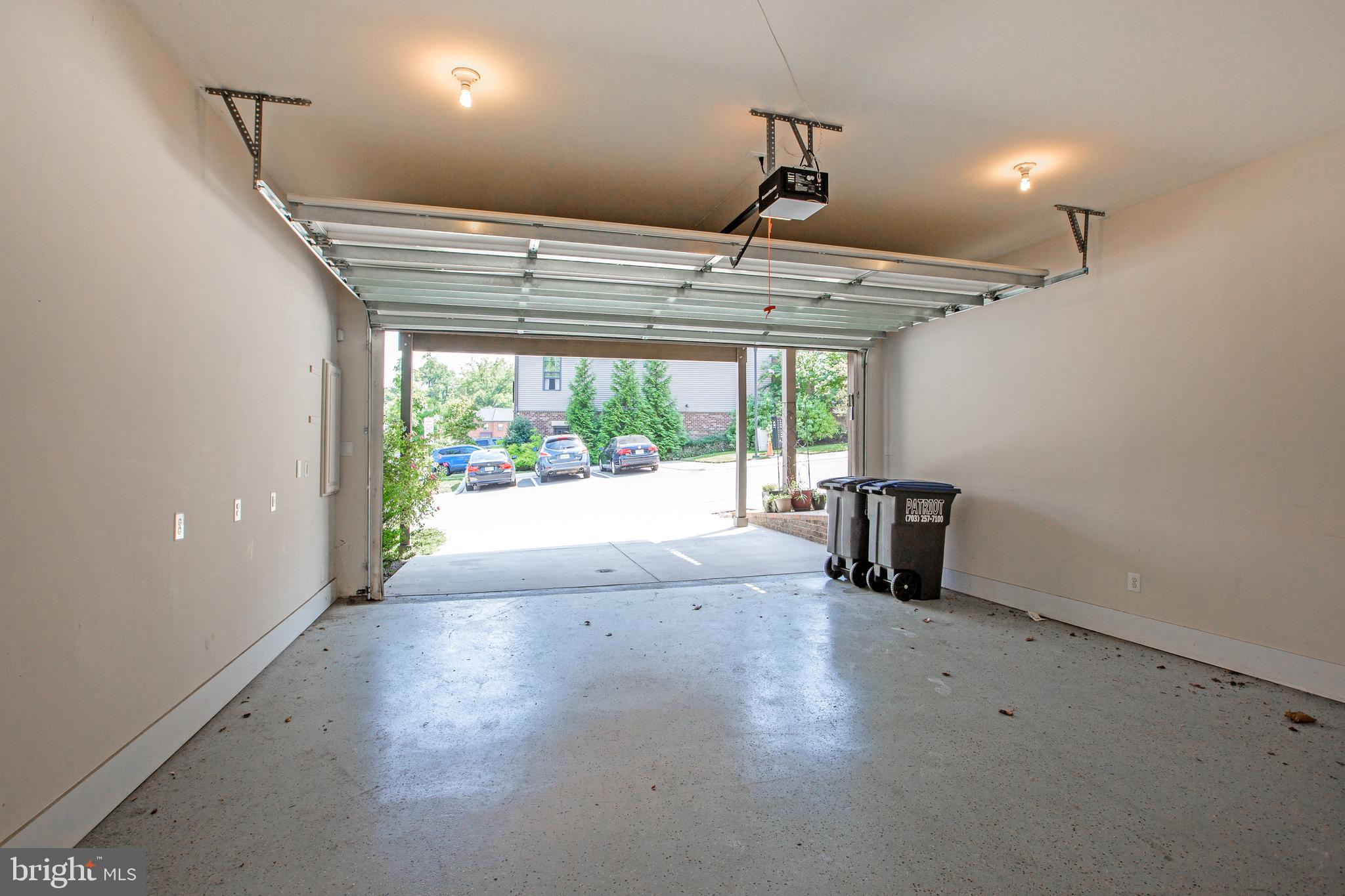 METRO ROW - Residential Lease