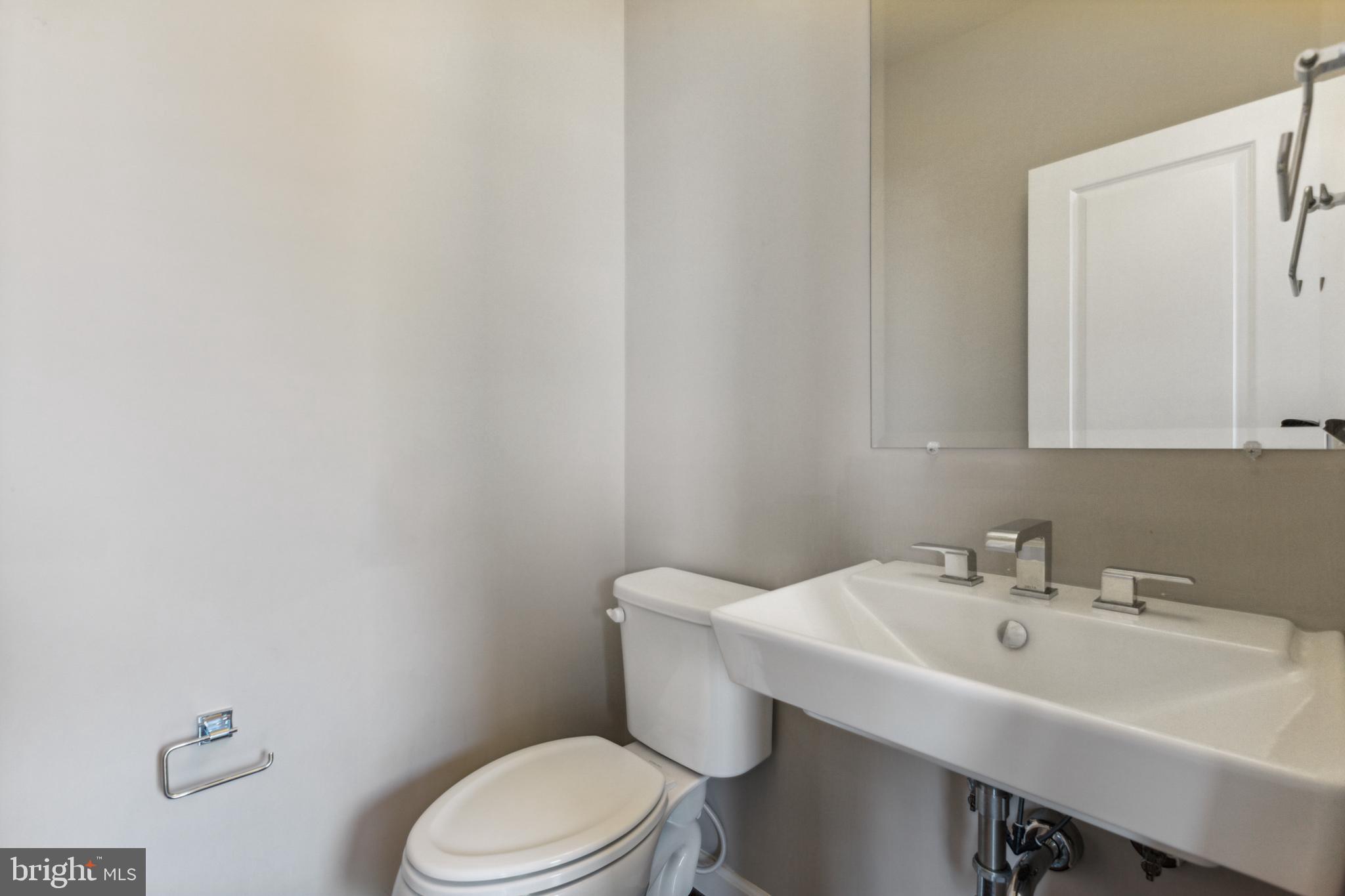 METRO ROW - Residential Lease