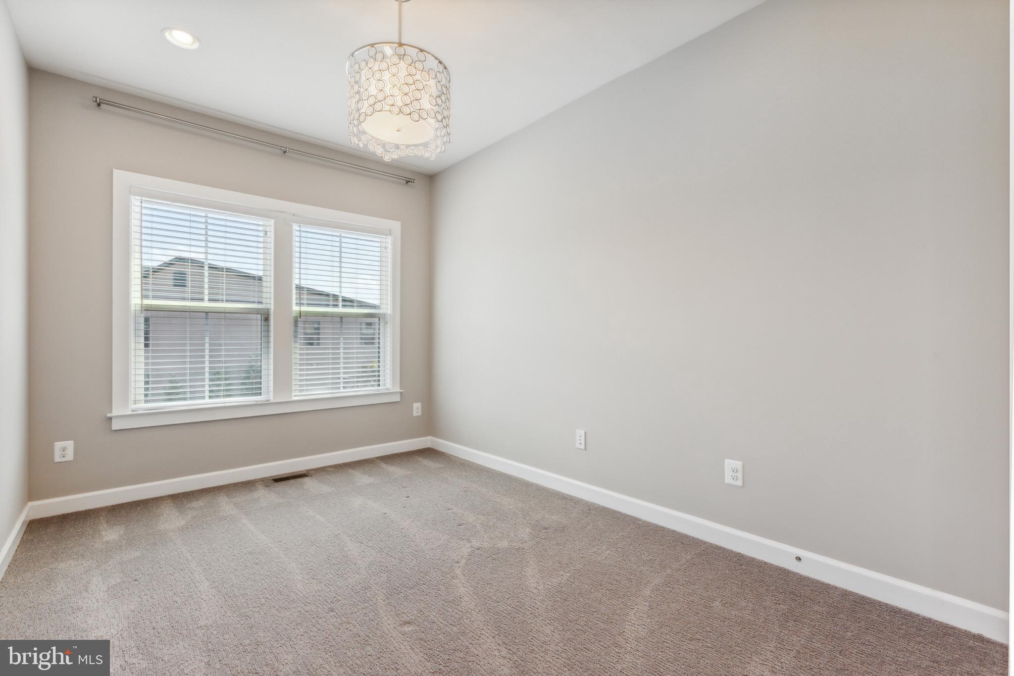 METRO ROW - Residential Lease