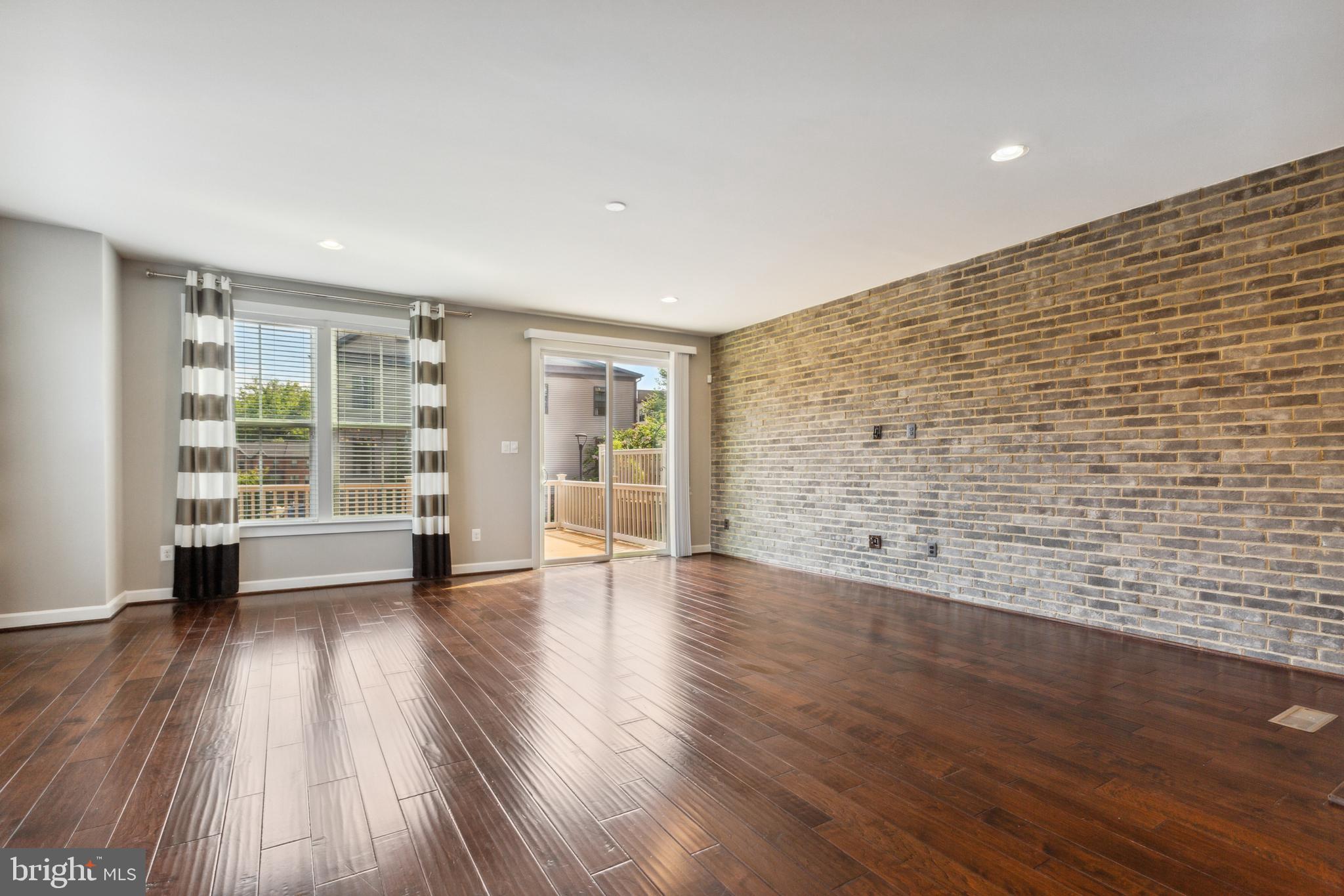 METRO ROW - Residential Lease