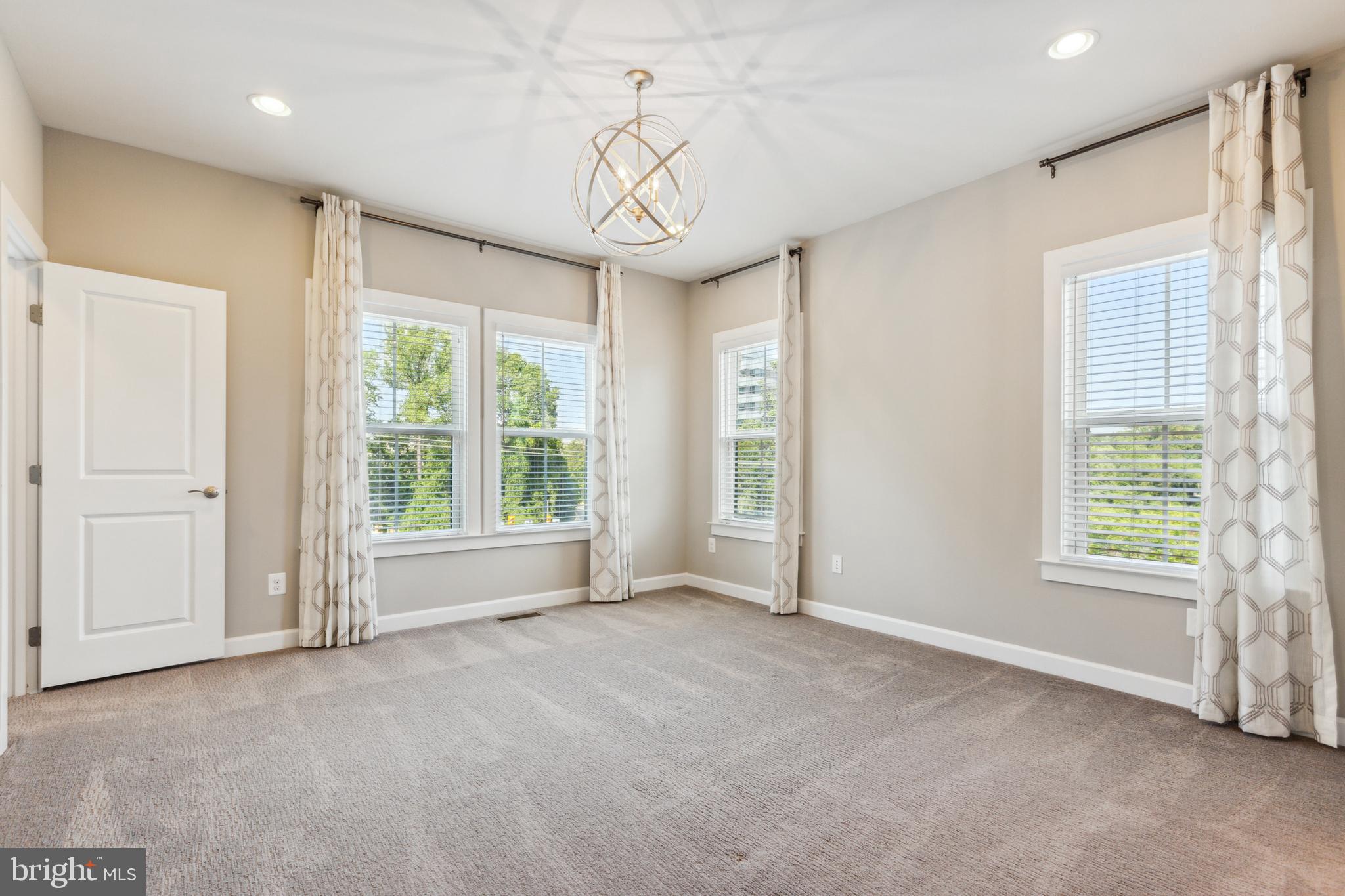 METRO ROW - Residential Lease